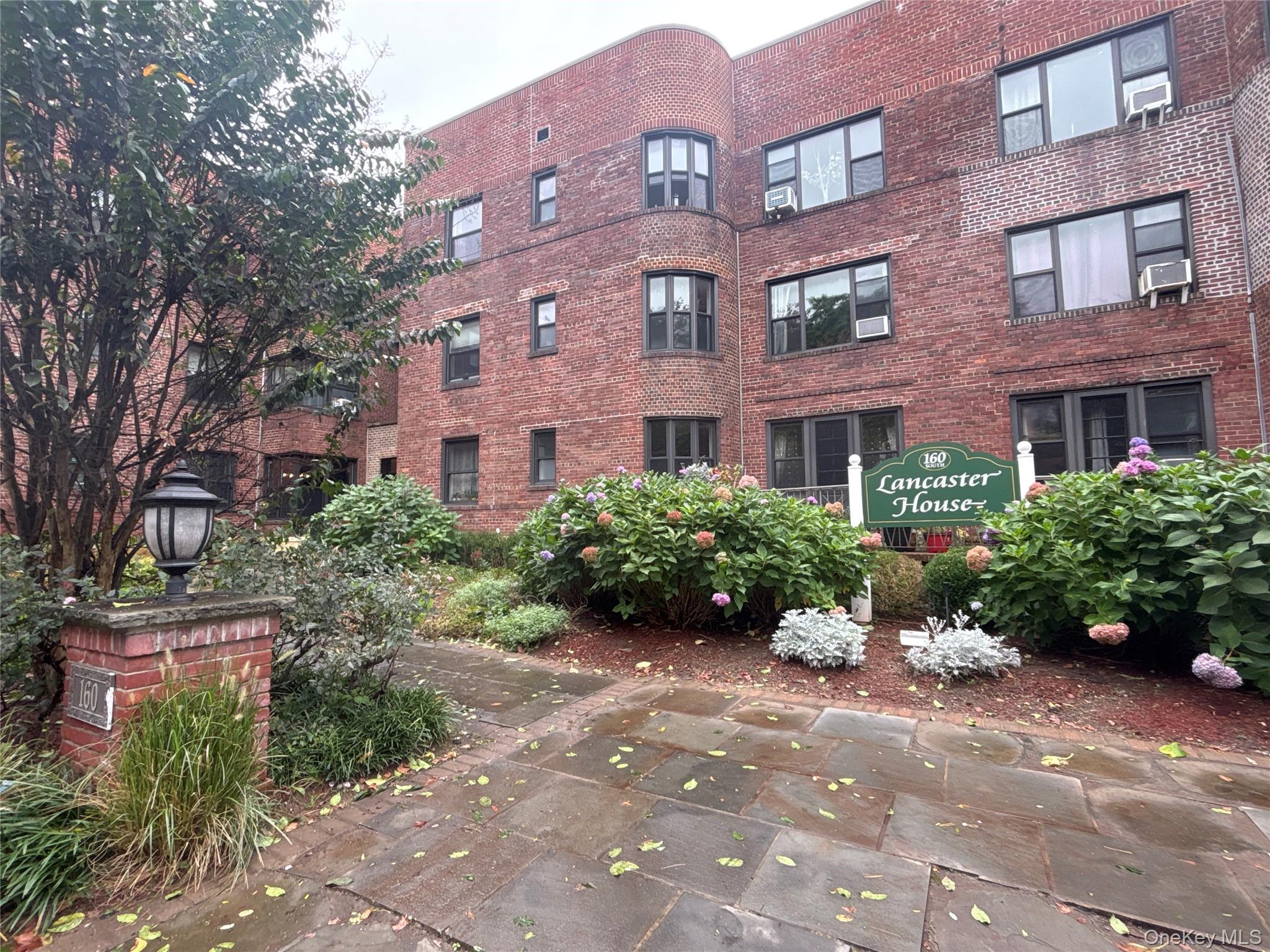 160 S Middle Neck Road # 3C, Great Neck, NY 11021