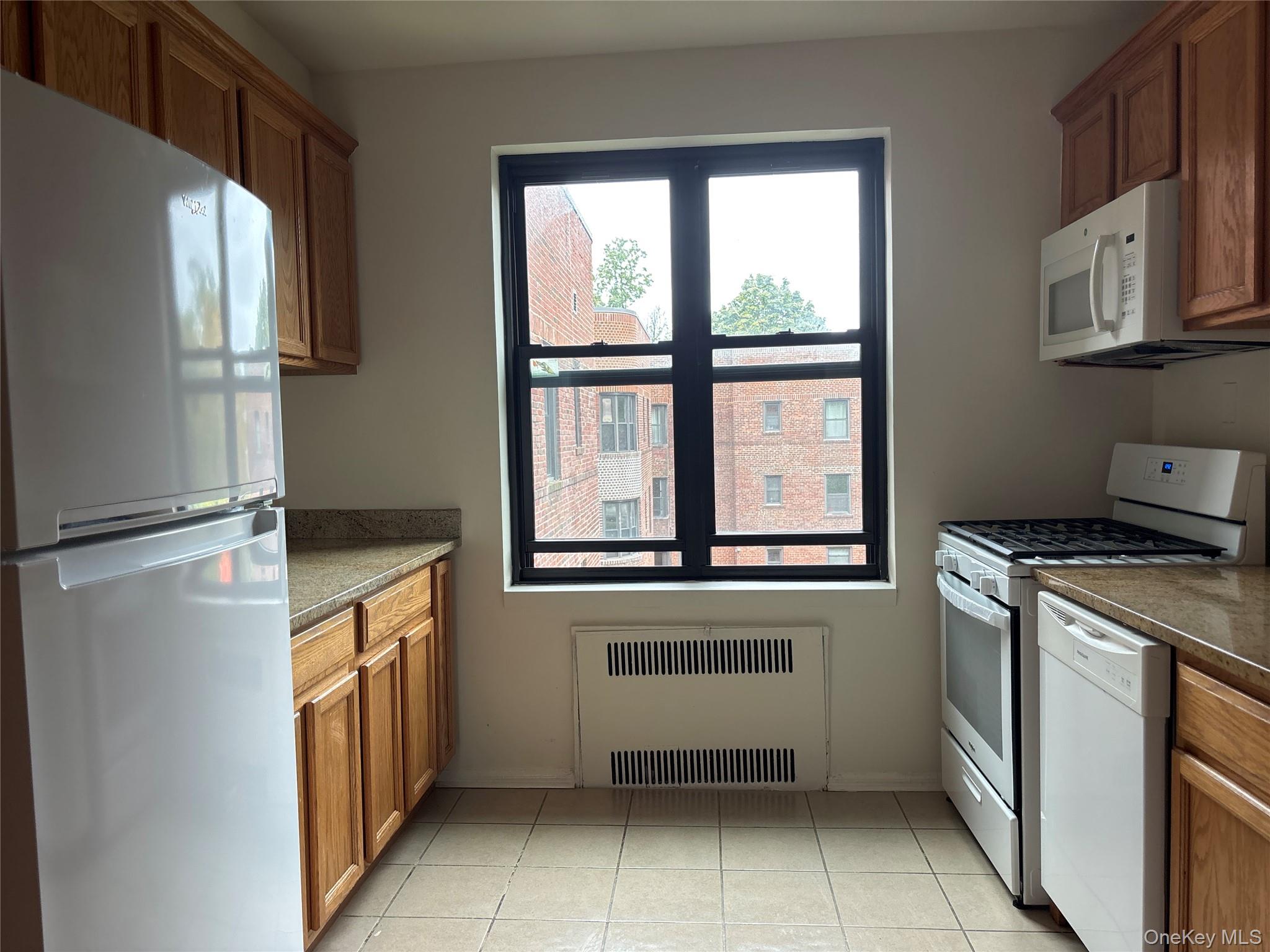 160 S Middle Neck Road # 3C, Great Neck, NY 11021