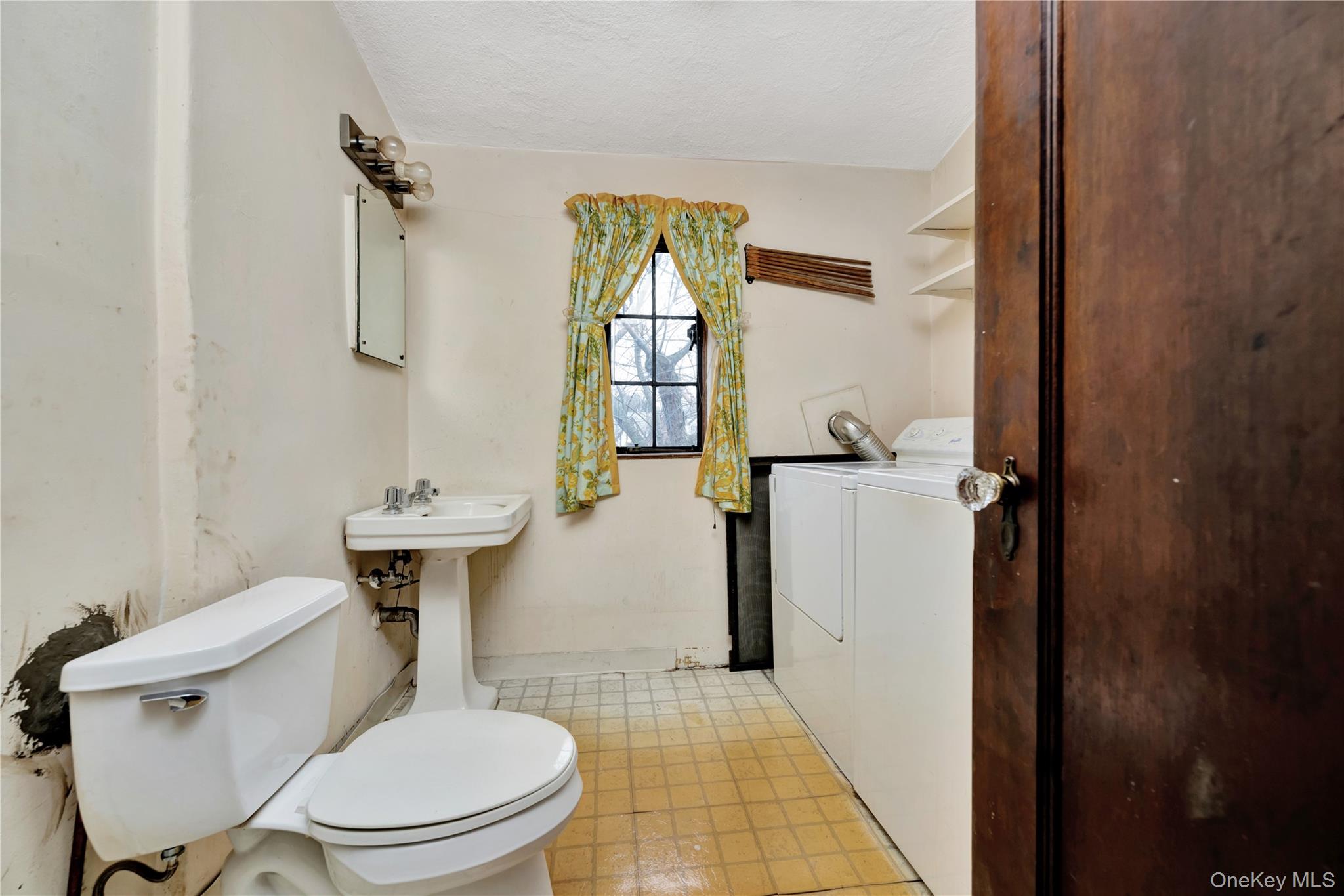 164-04 33rd Avenue, Flushing, NY 11358