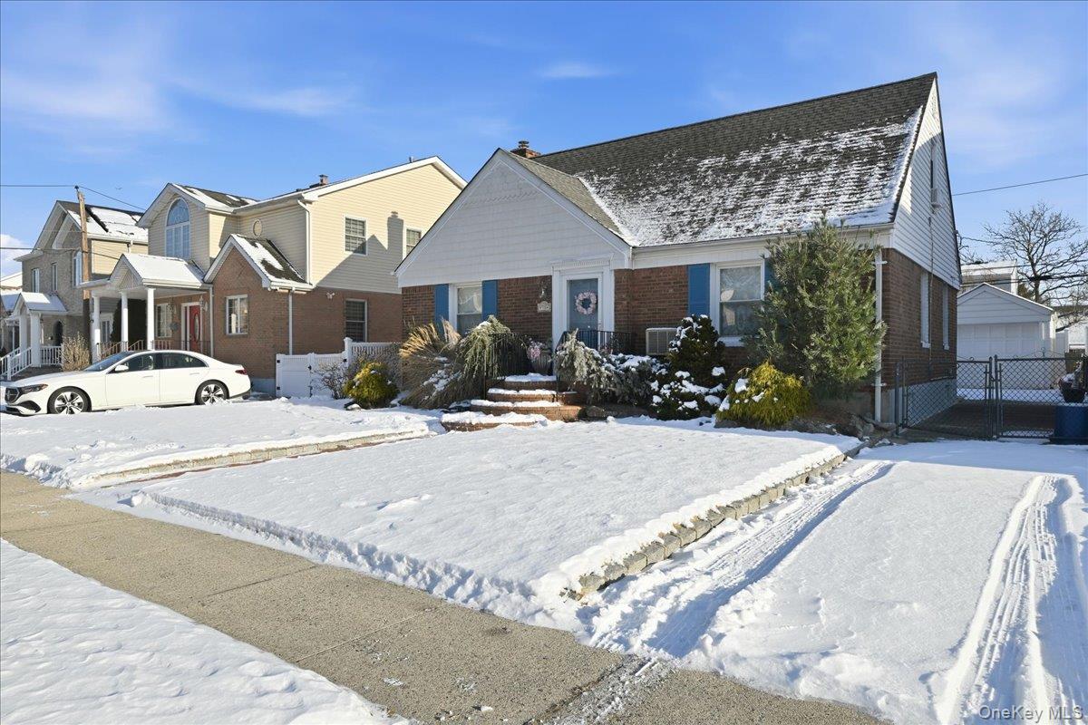 37 Irving Lane, New Hyde Park, NY 11040