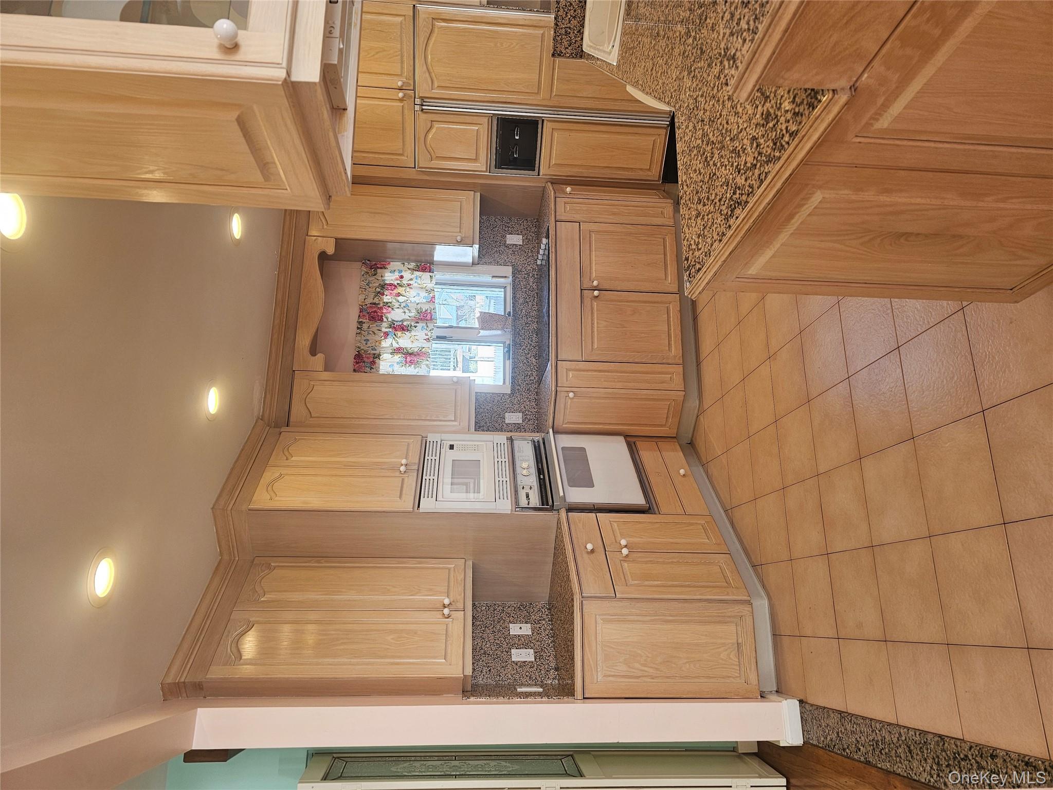 14 Alemeda Street, Inwood, NY 11096