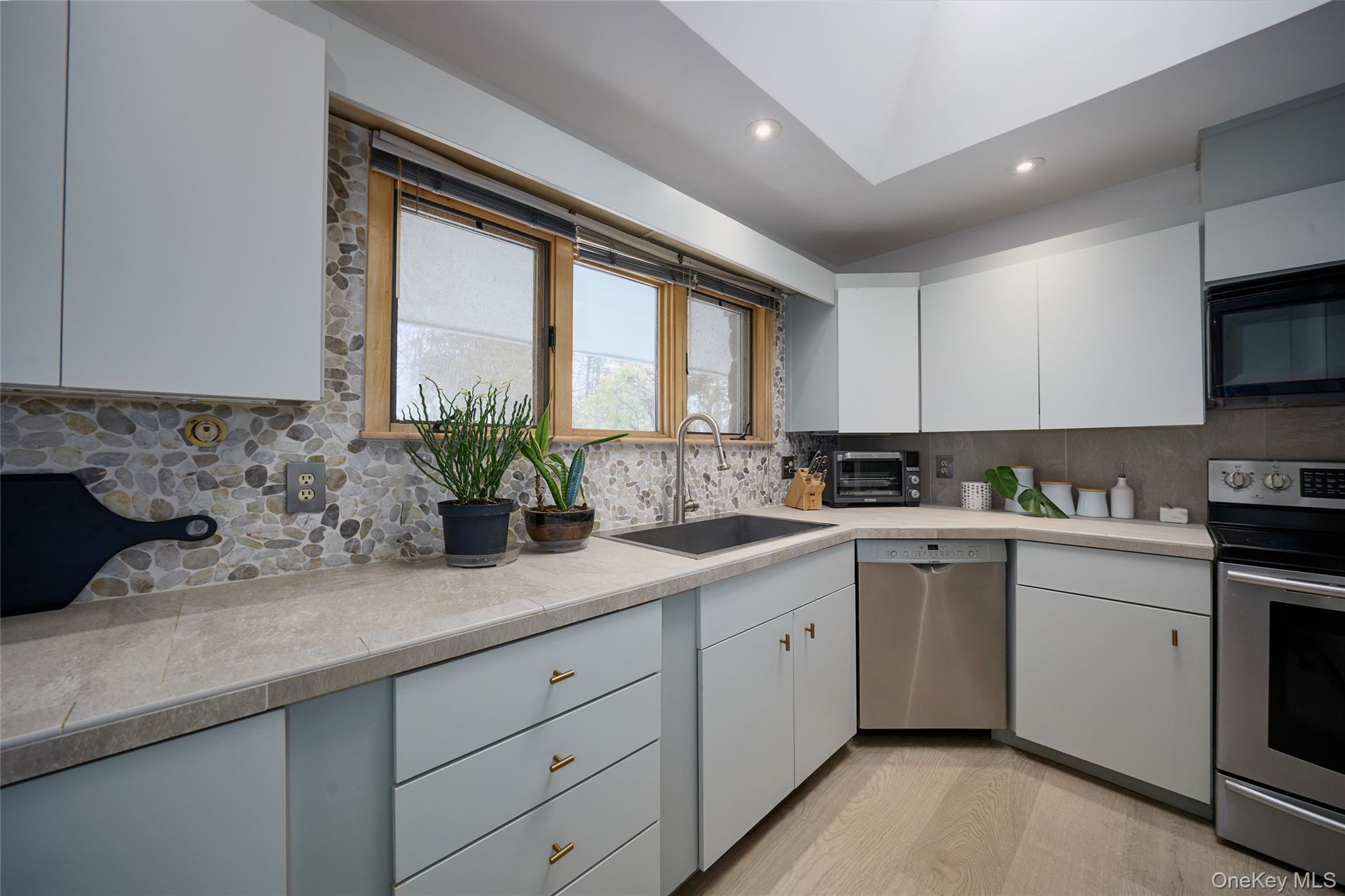 90 Cedar Avenue, Poughkeepsie, NY 12603