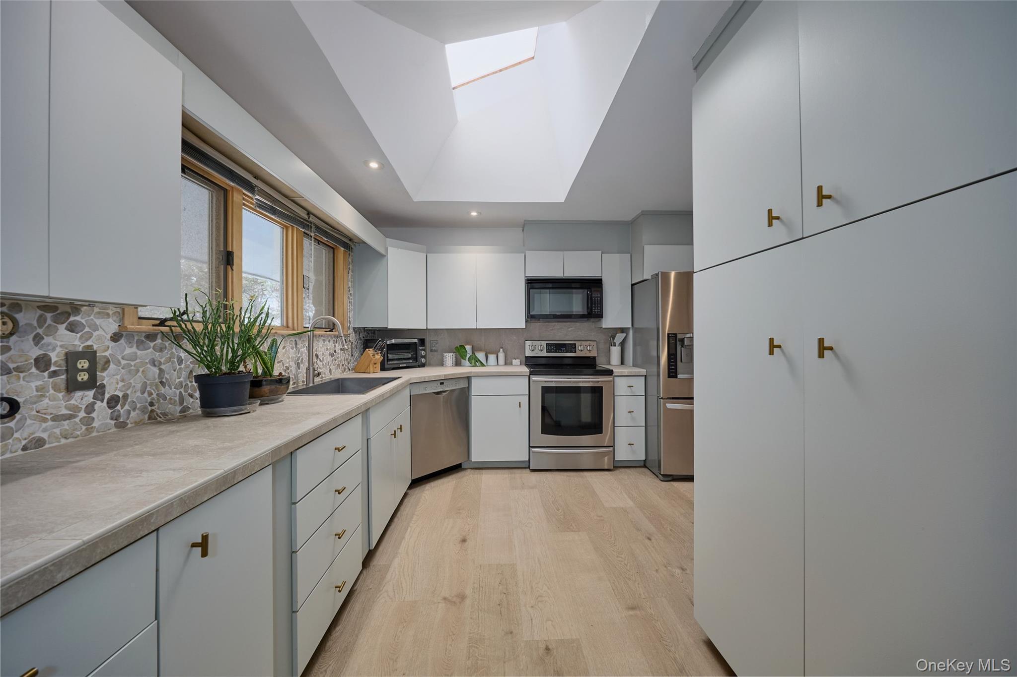 90 Cedar Avenue, Poughkeepsie, NY 12603