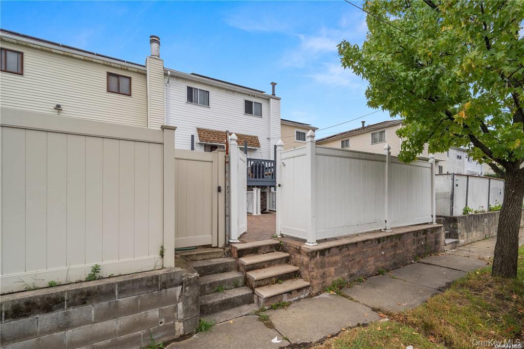 41 Woodcrest Road, Staten Island, NY 10303