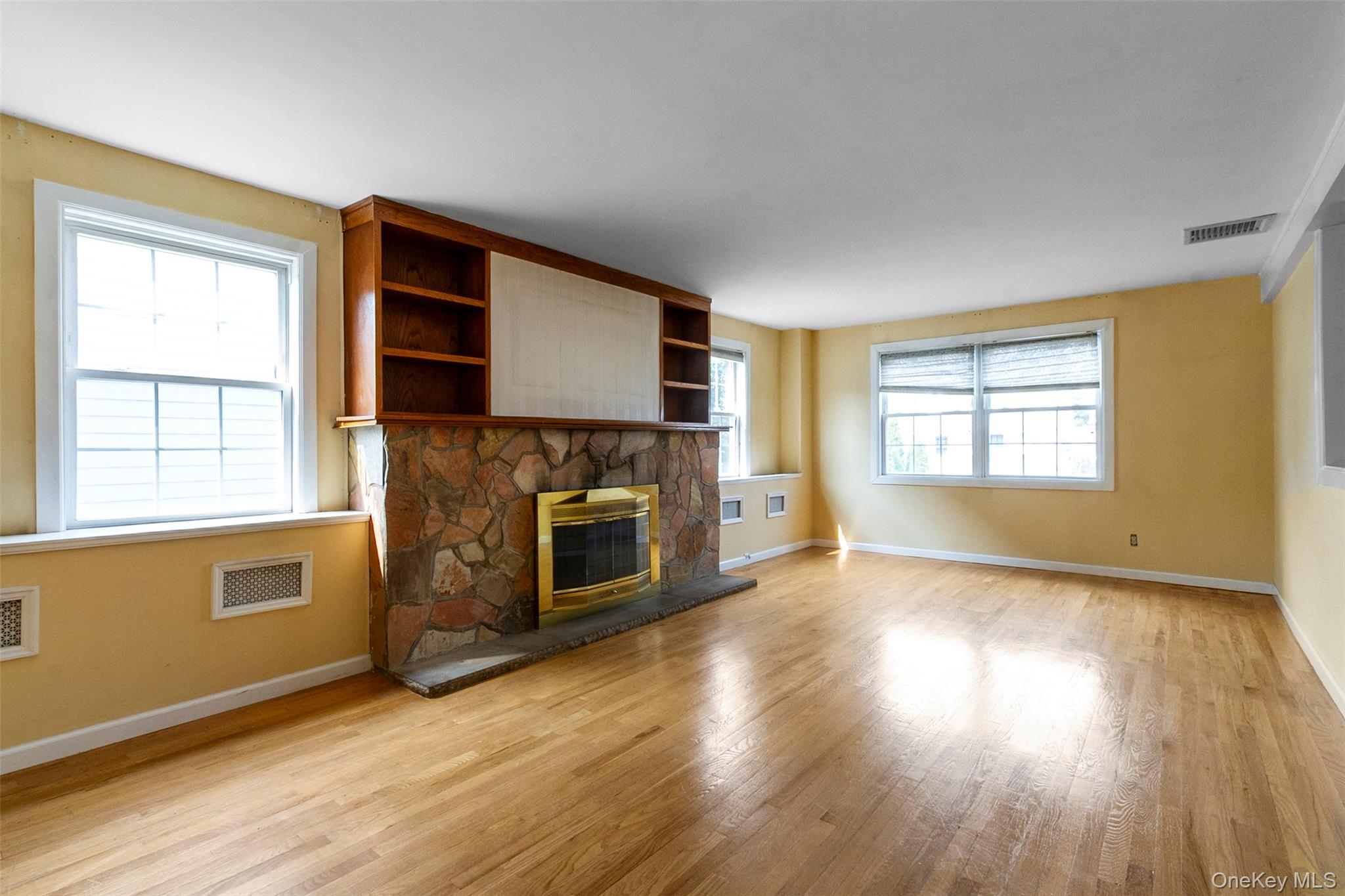 89 Devoe Avenue, Yonkers, NY 10705