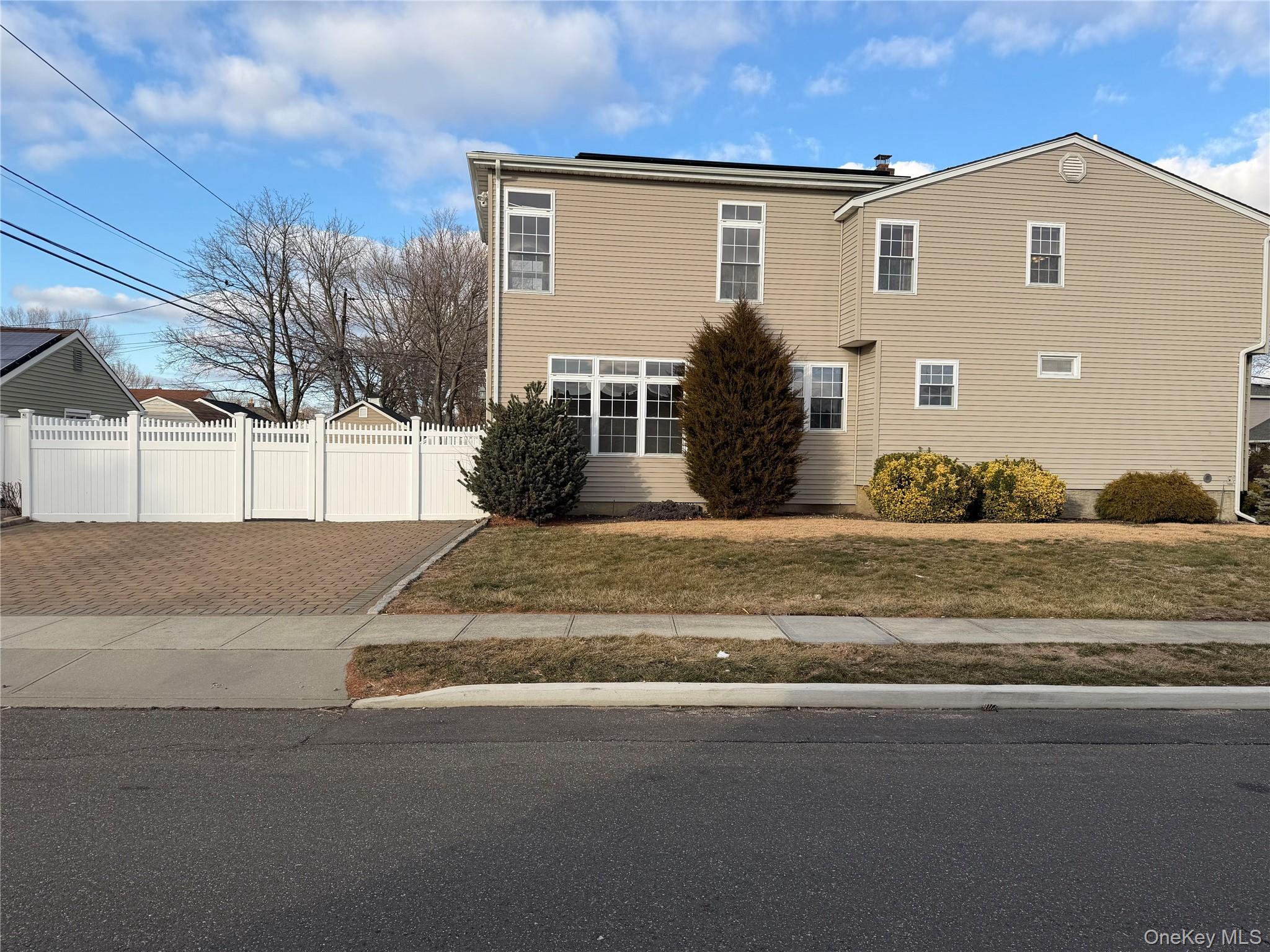 72 N Fordham Road, Bethpage, NY 11801