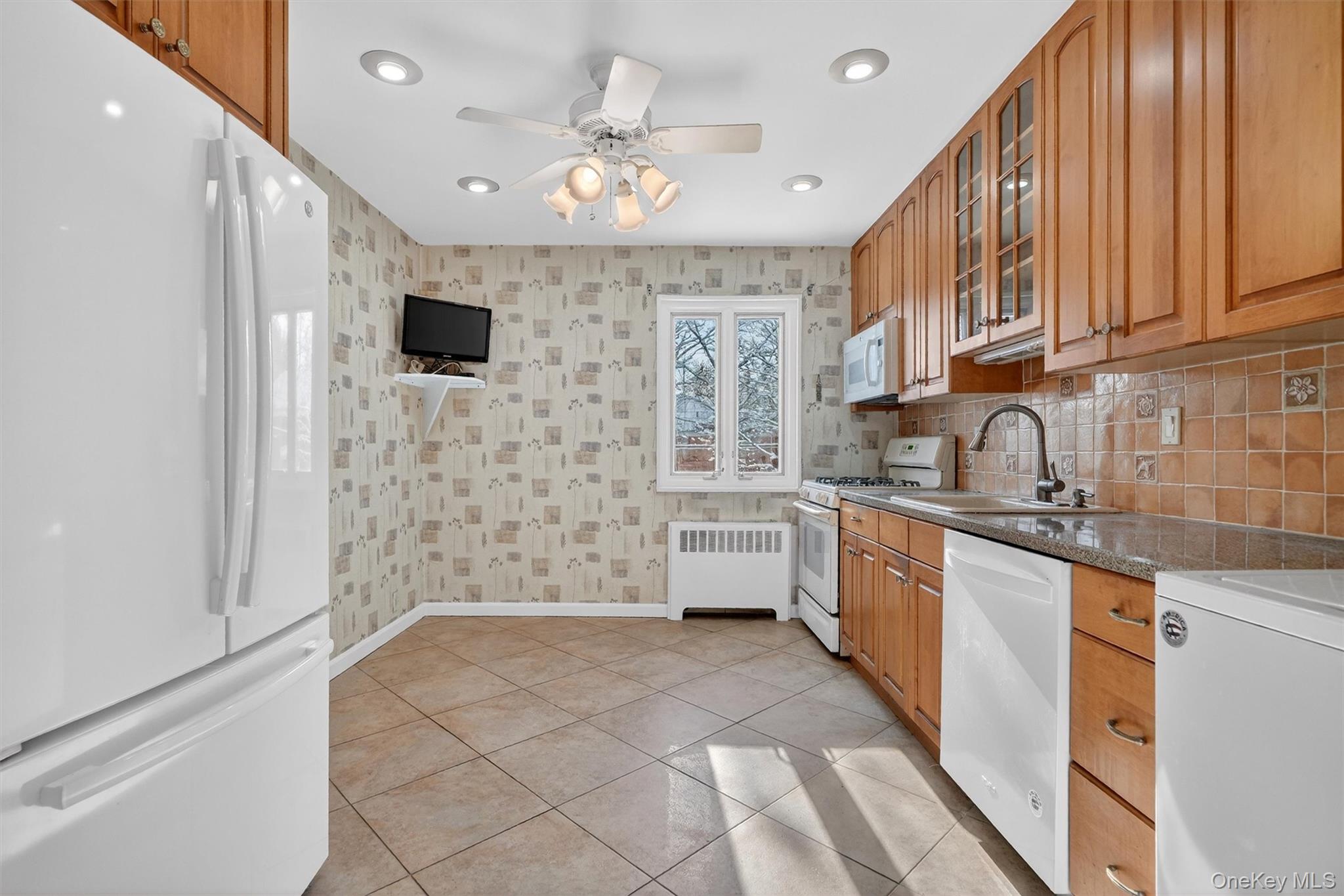 47 Lawrence Drive # C, White Plains, NY 10603