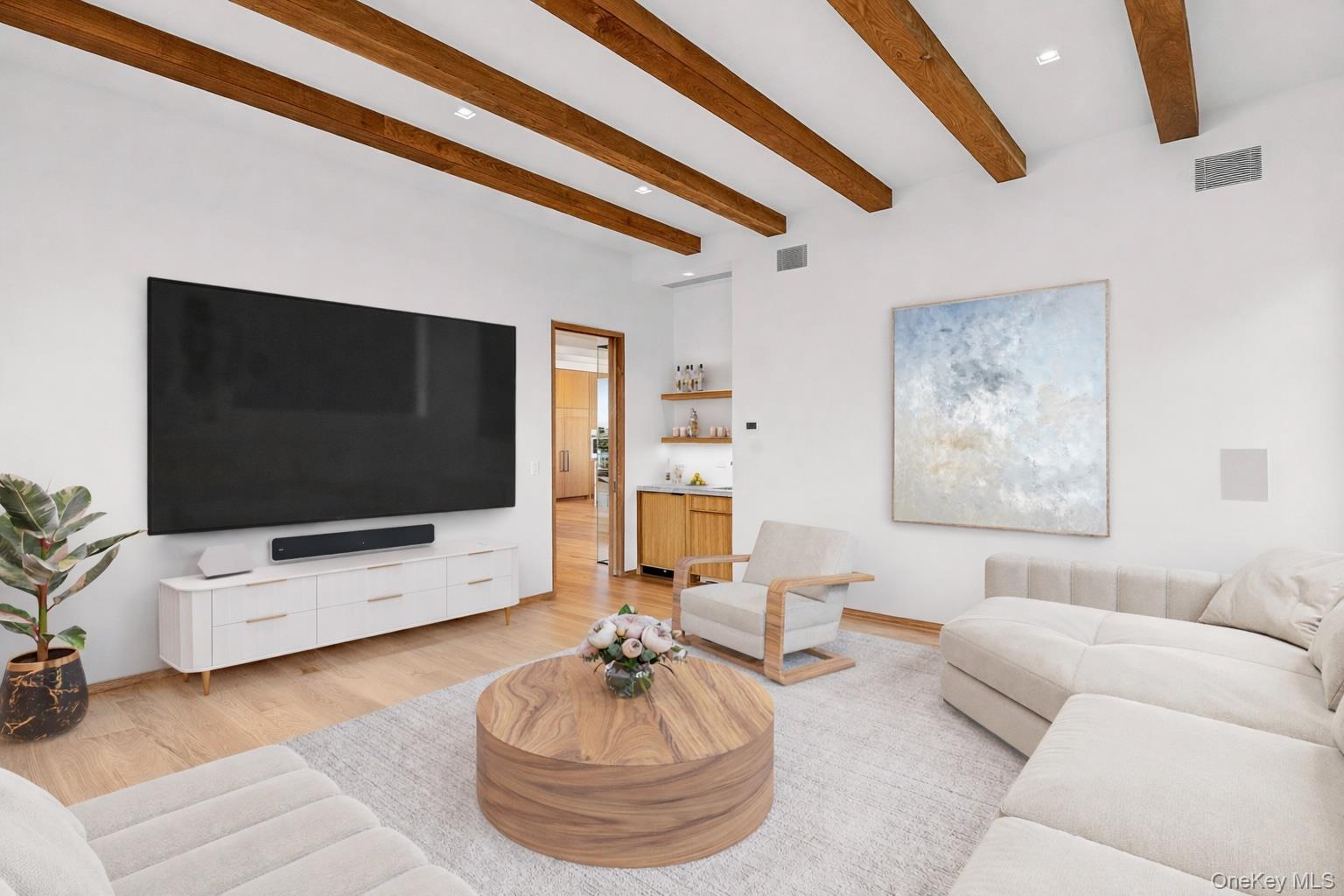 32 Quogo Neck Lane, Quogue, NY 11959