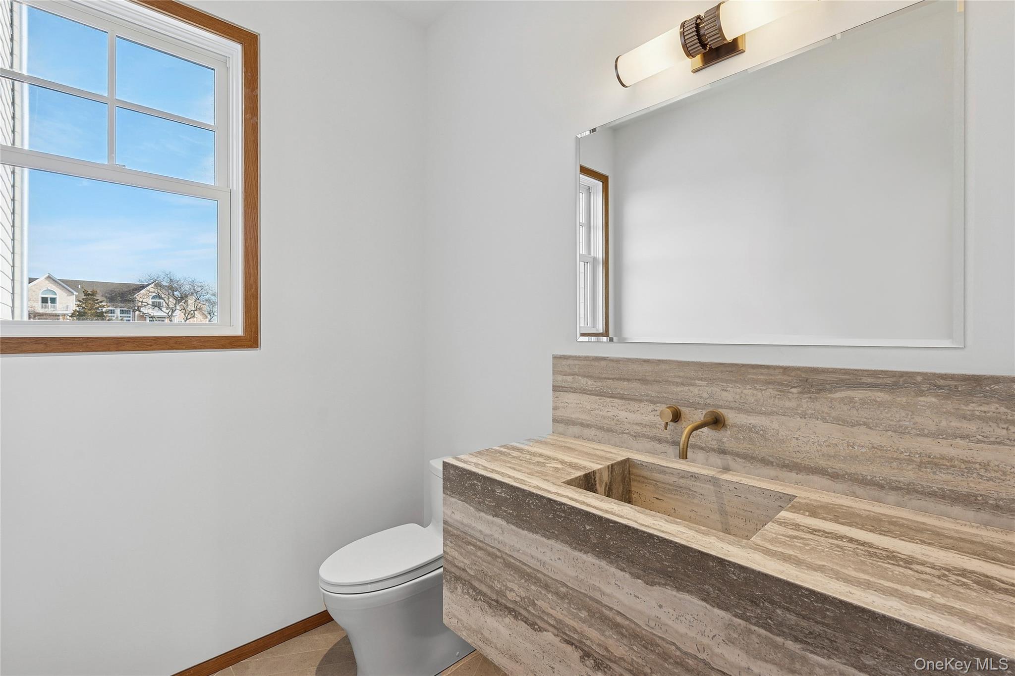 32 Quogo Neck Lane, Quogue, NY 11959