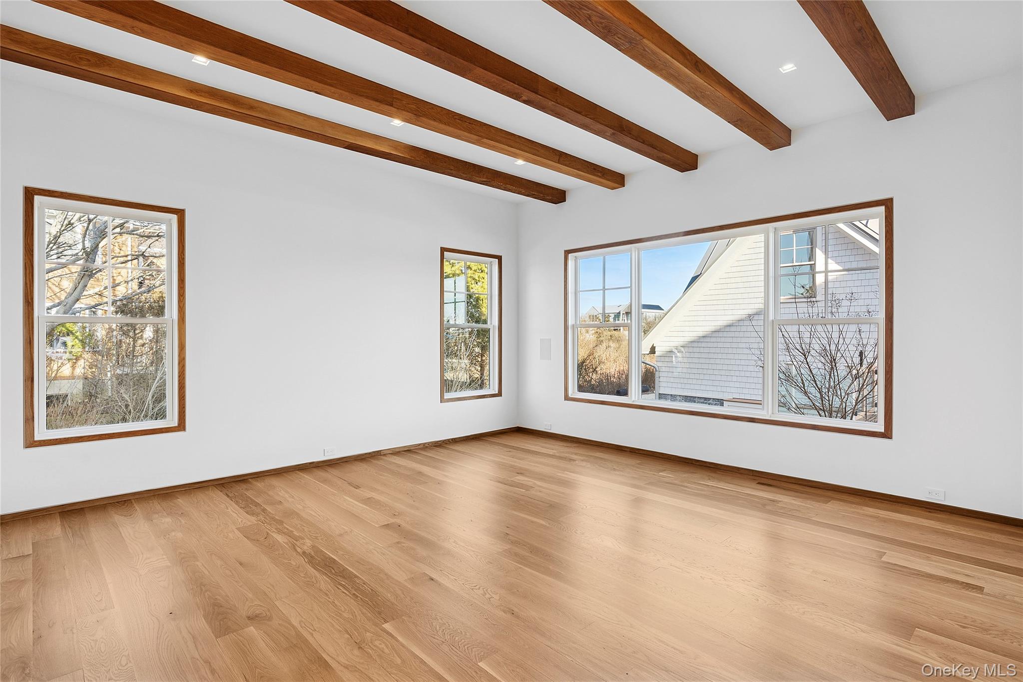 32 Quogo Neck Lane, Quogue, NY 11959