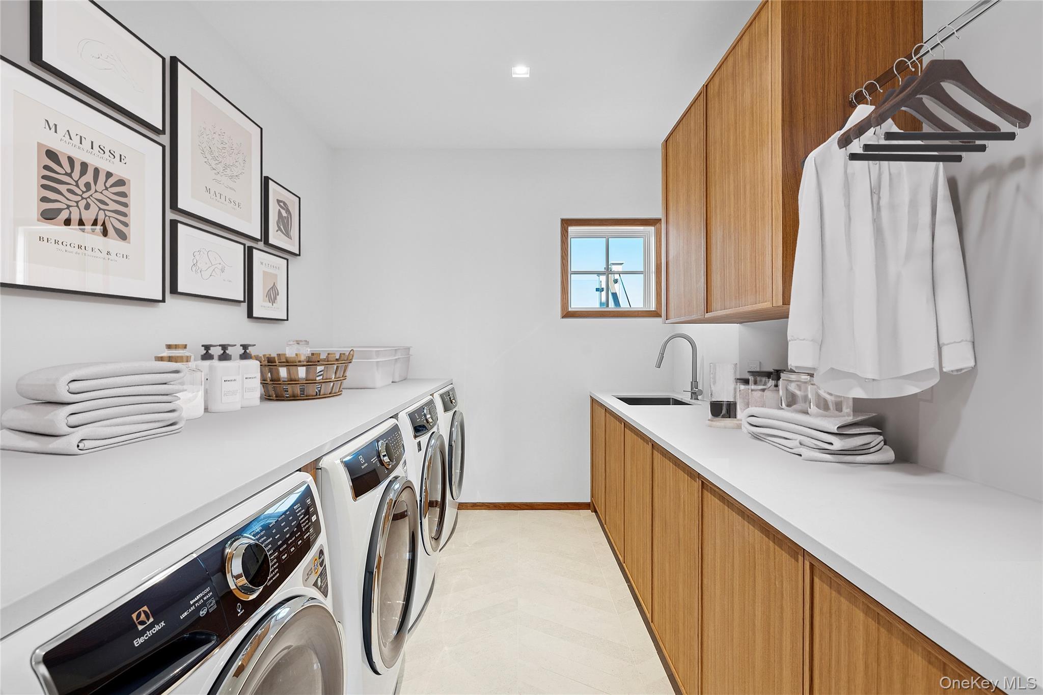 32 Quogo Neck Lane, Quogue, NY 11959