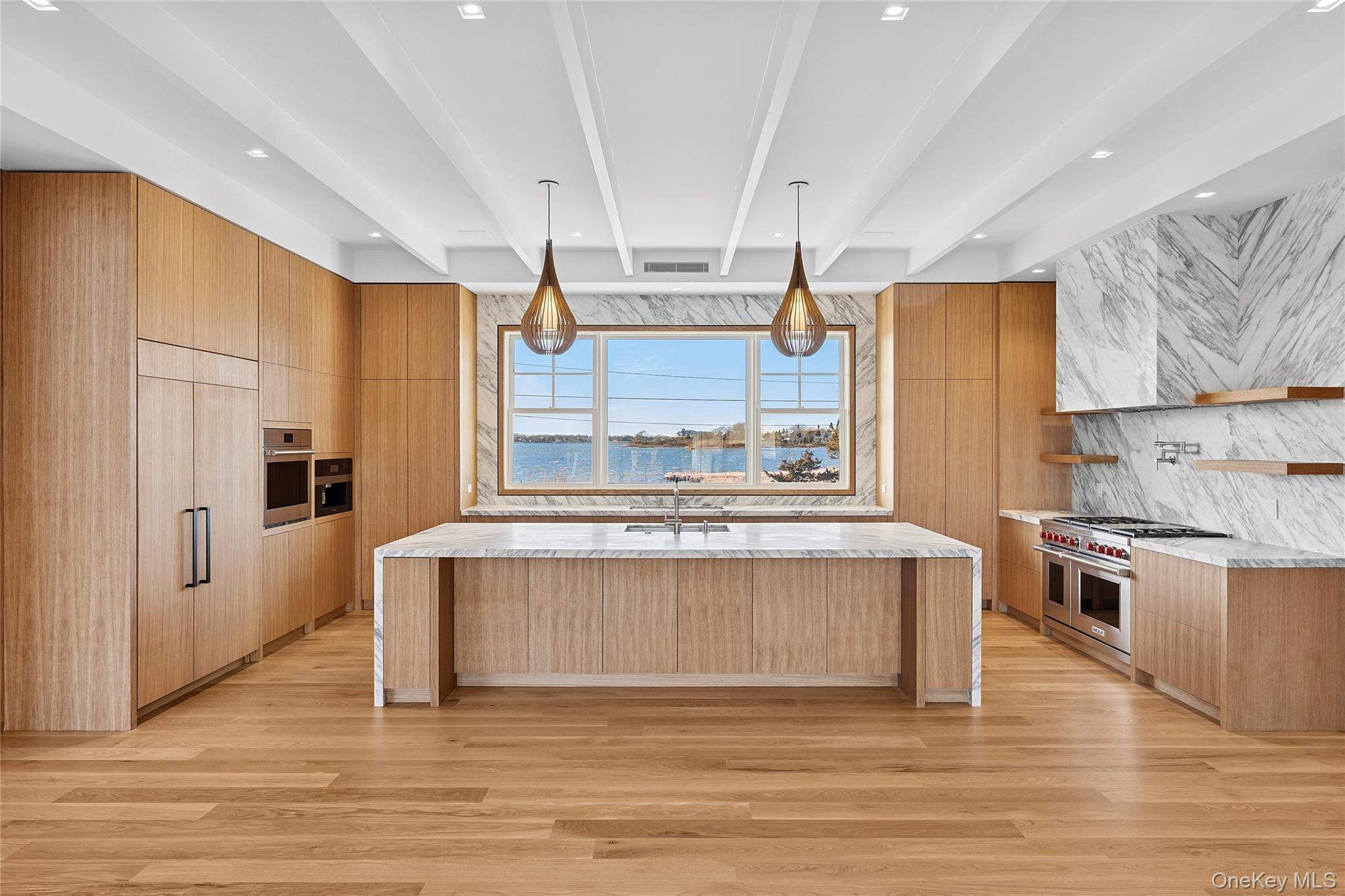 32 Quogo Neck Lane, Quogue, NY 11959