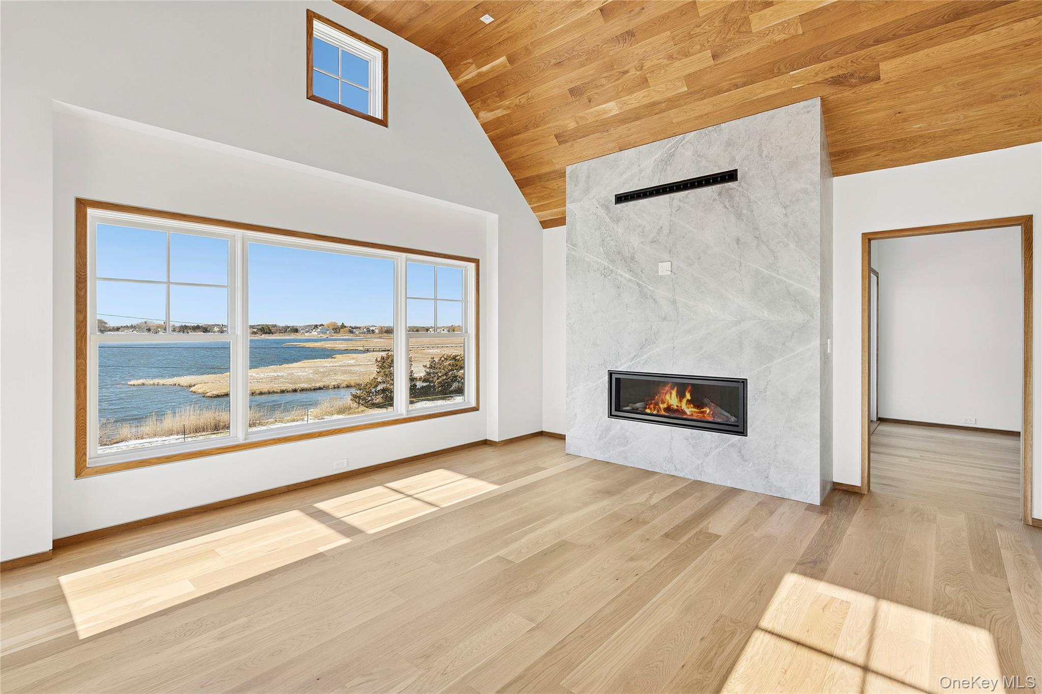 32 Quogo Neck Lane, Quogue, NY 11959