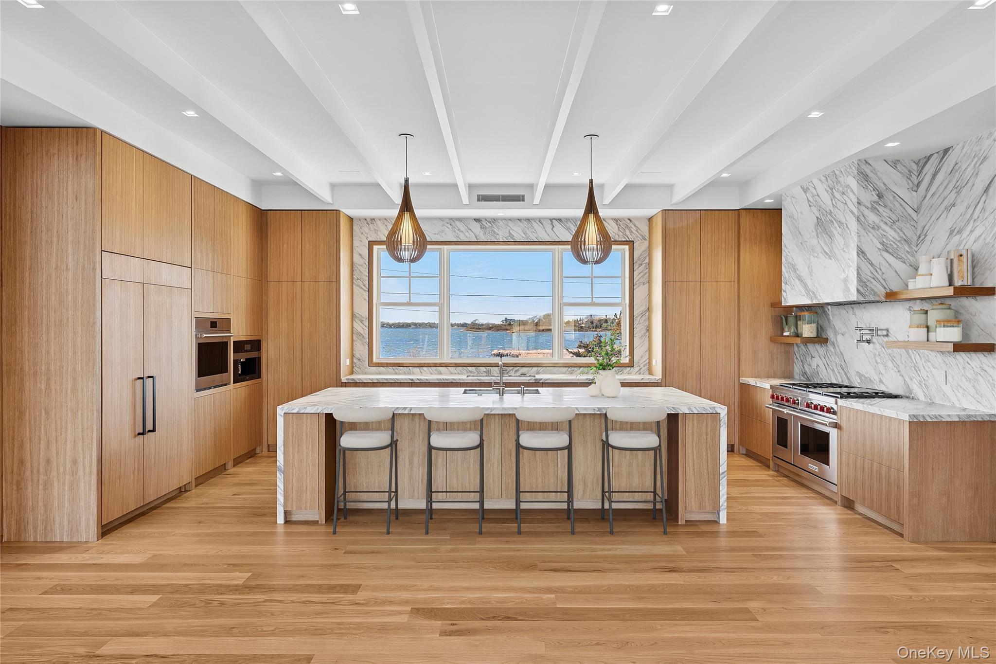 32 Quogo Neck Lane, Quogue, NY 11959