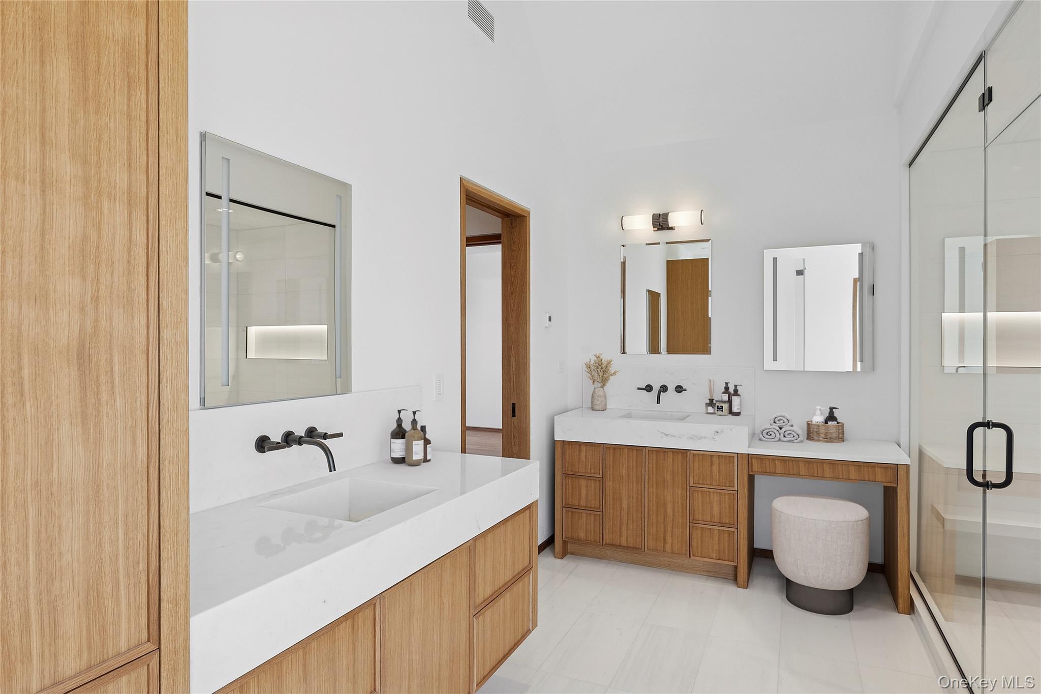 32 Quogo Neck Lane, Quogue, NY 11959