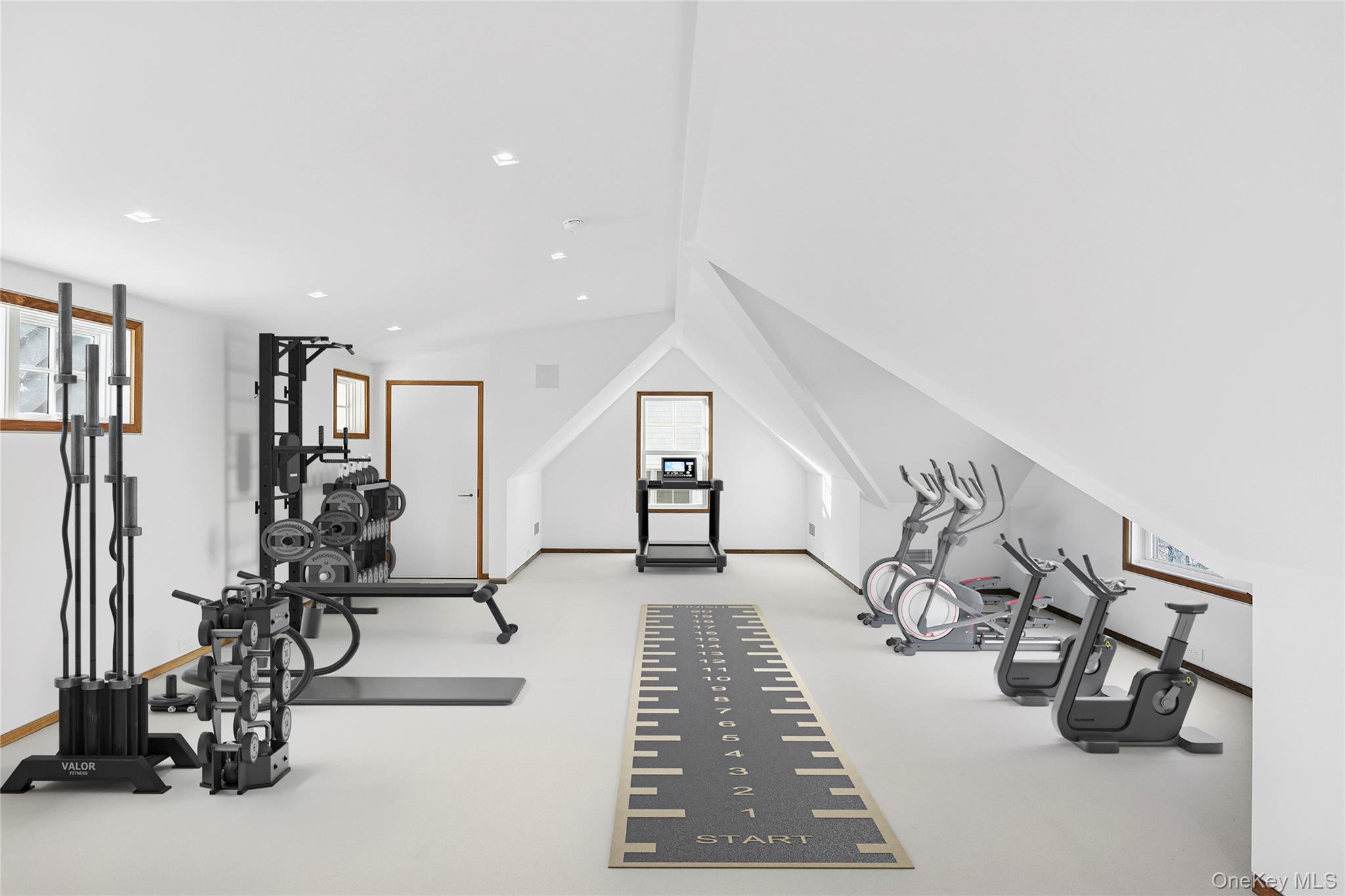 32 Quogo Neck Lane, Quogue, NY 11959