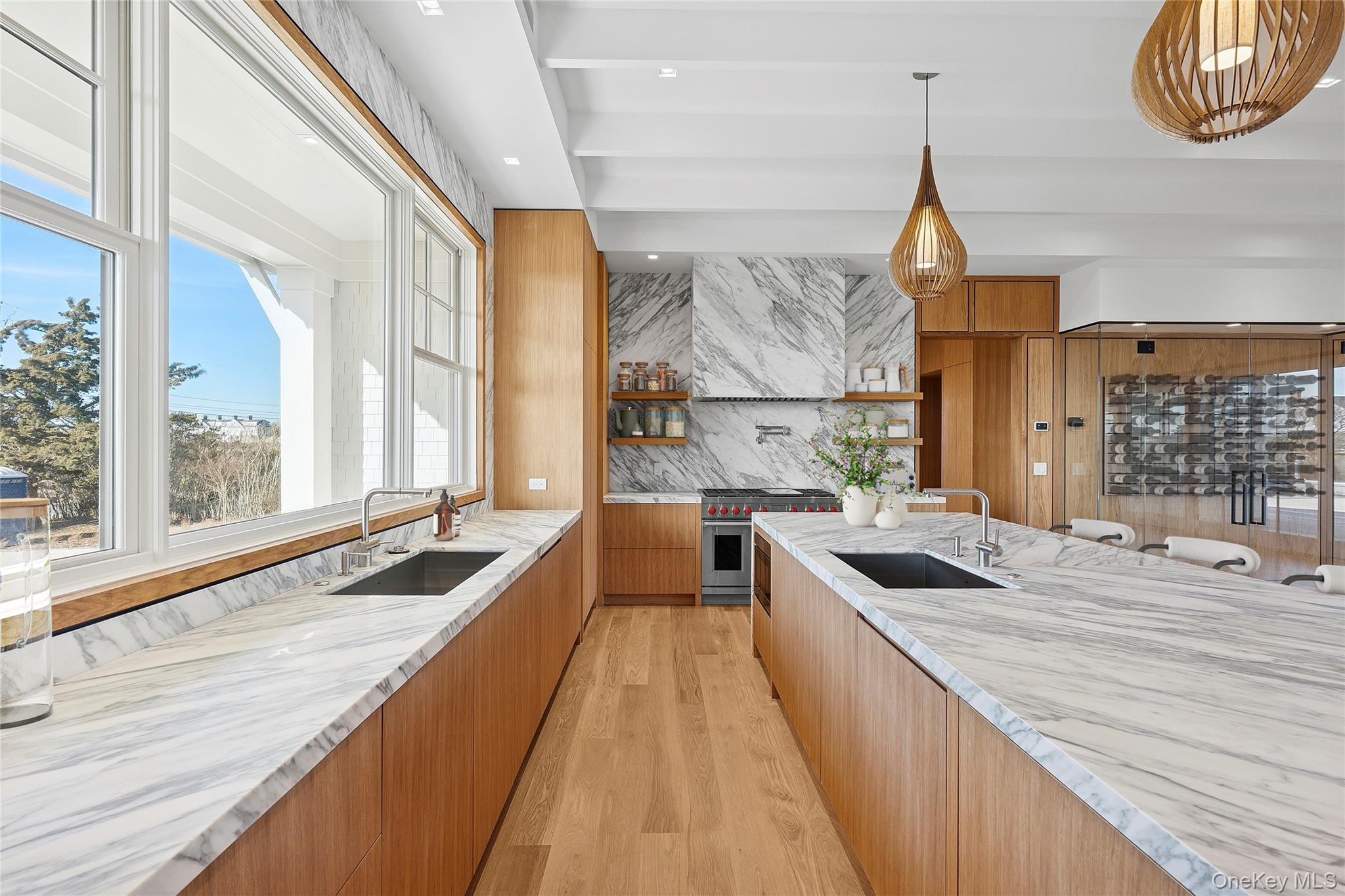 32 Quogo Neck Lane, Quogue, NY 11959