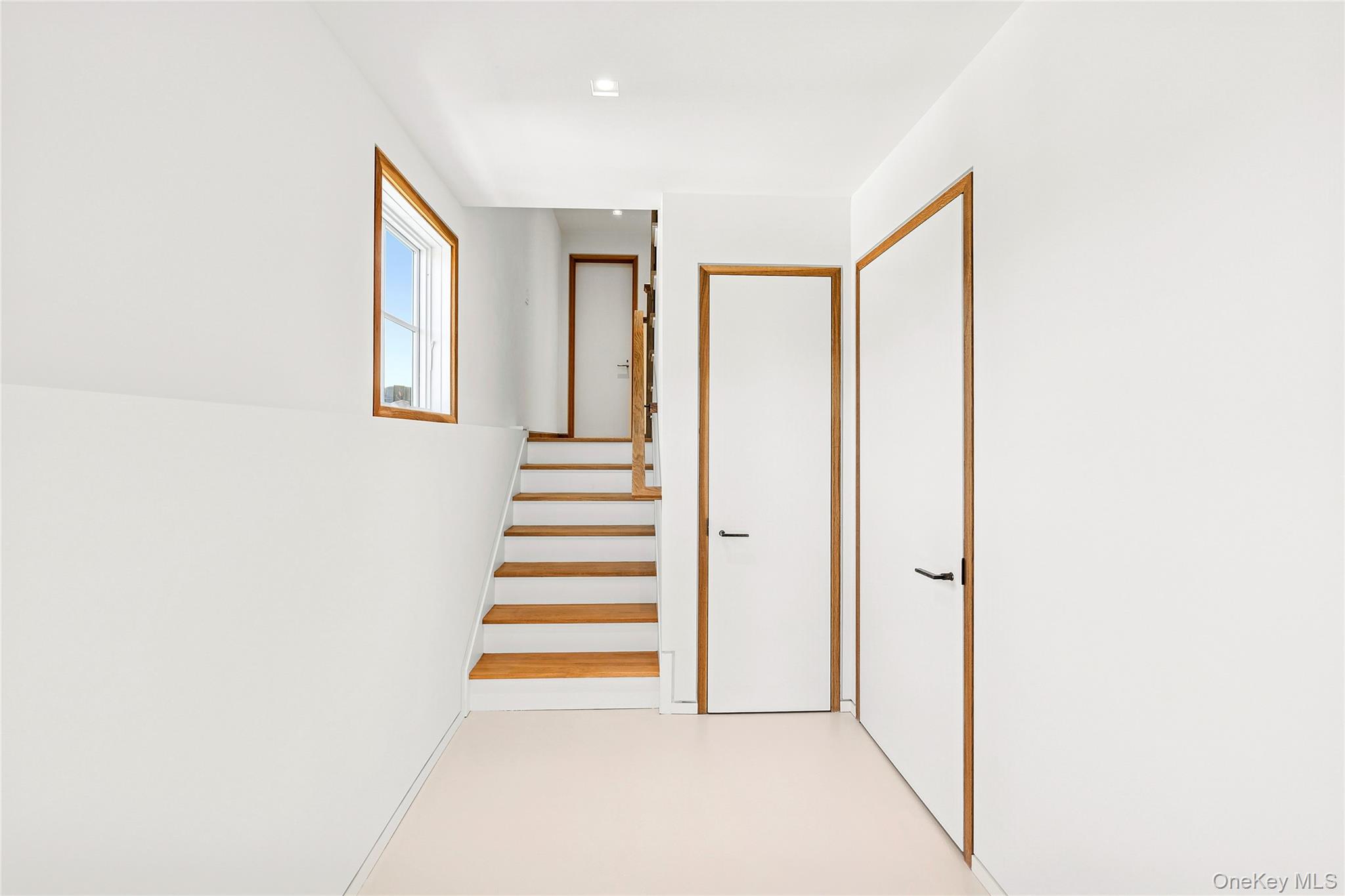 32 Quogo Neck Lane, Quogue, NY 11959