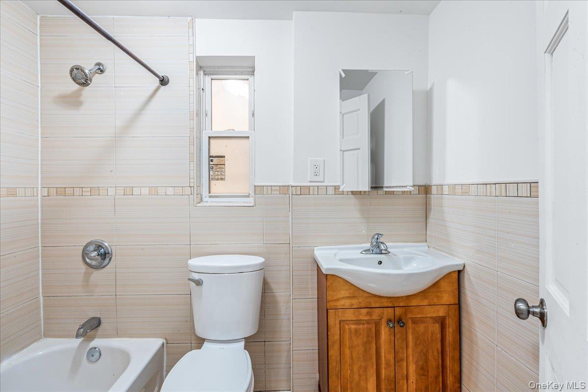 953 E 217th Street # A, Bronx, NY 10469