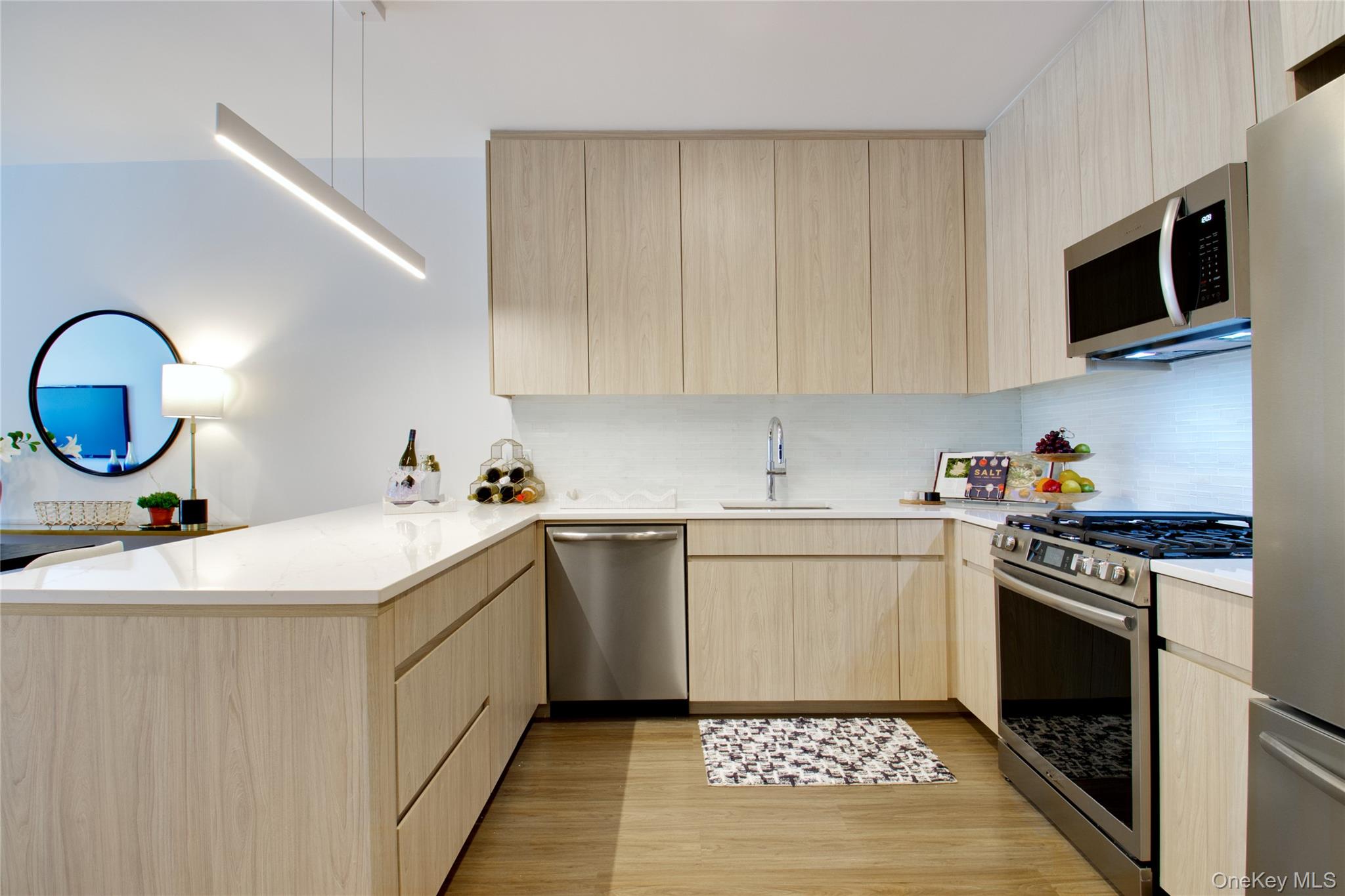 333 Warner Avenue # 304, Roslyn, NY 11576