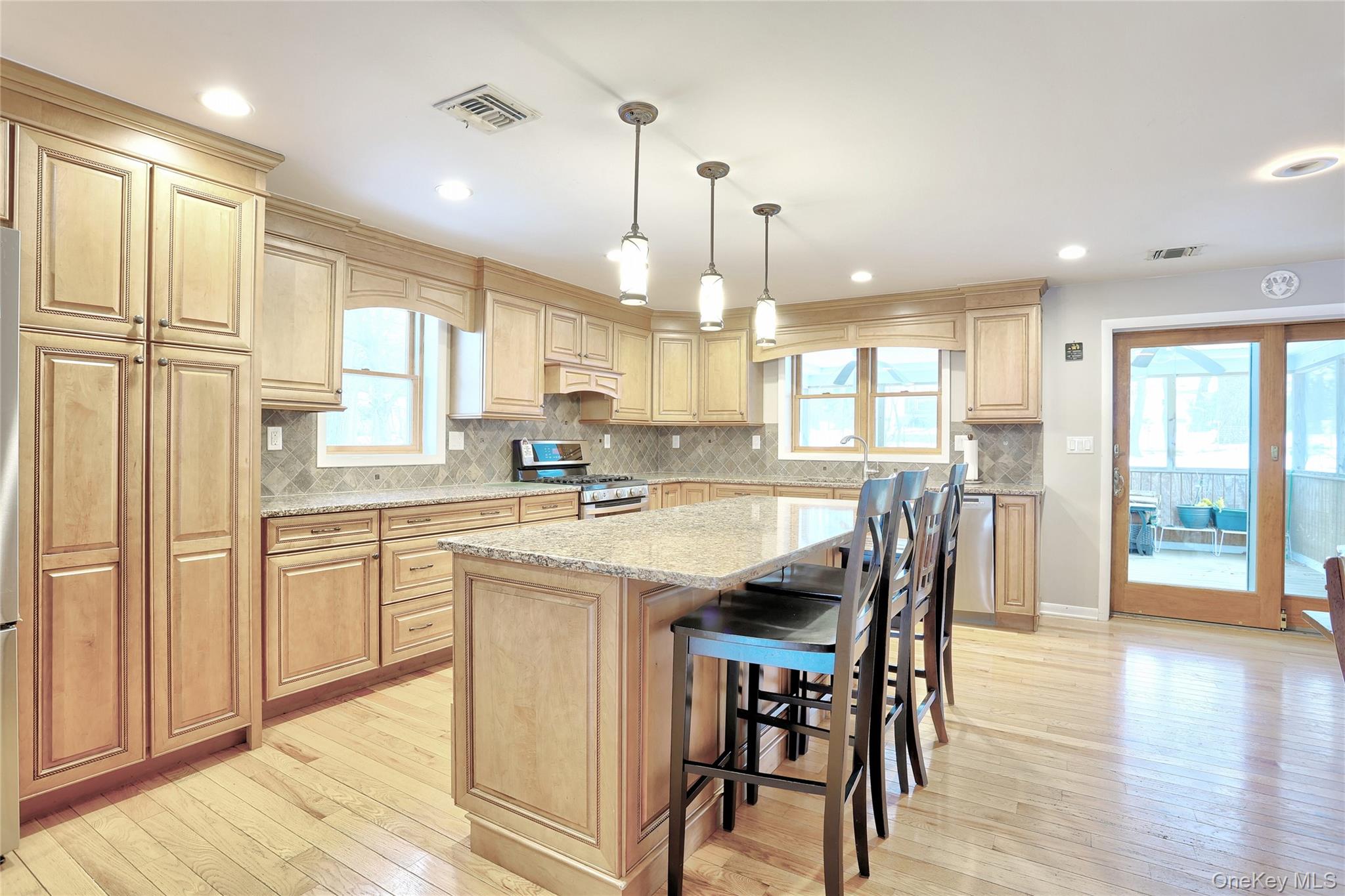 5 Raven Terrace, New City, NY 10956