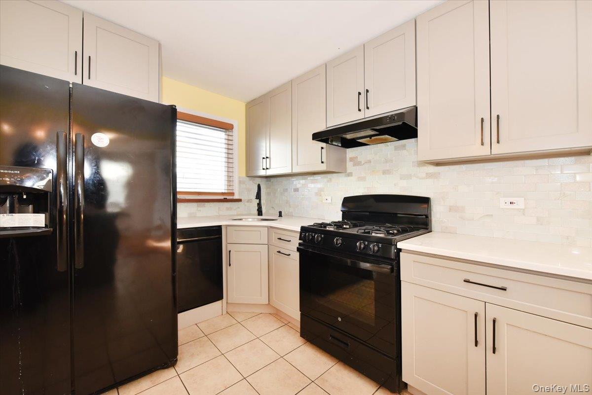 233 Meyer Avenue, Valley Stream, NY 11580