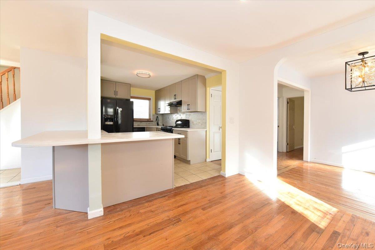 233 Meyer Avenue, Valley Stream, NY 11580