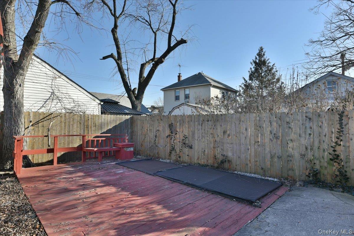 233 Meyer Avenue, Valley Stream, NY 11580