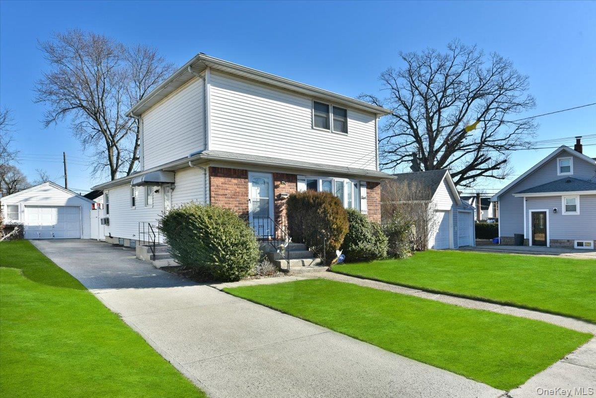 233 Meyer Avenue, Valley Stream, NY 11580