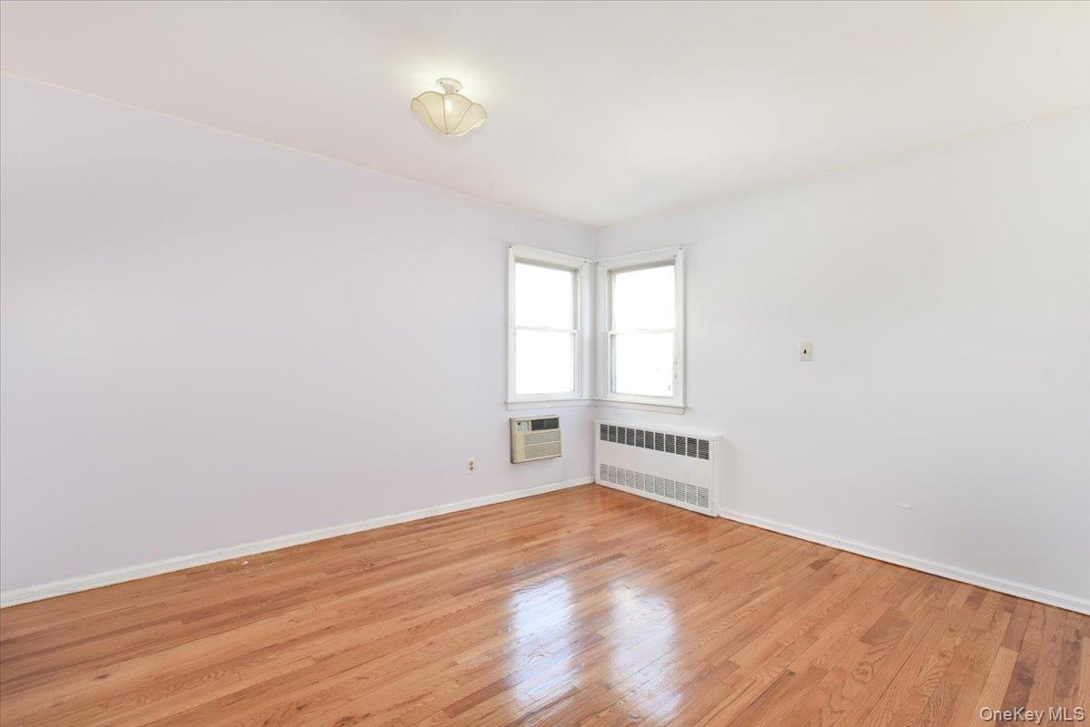 233 Meyer Avenue, Valley Stream, NY 11580