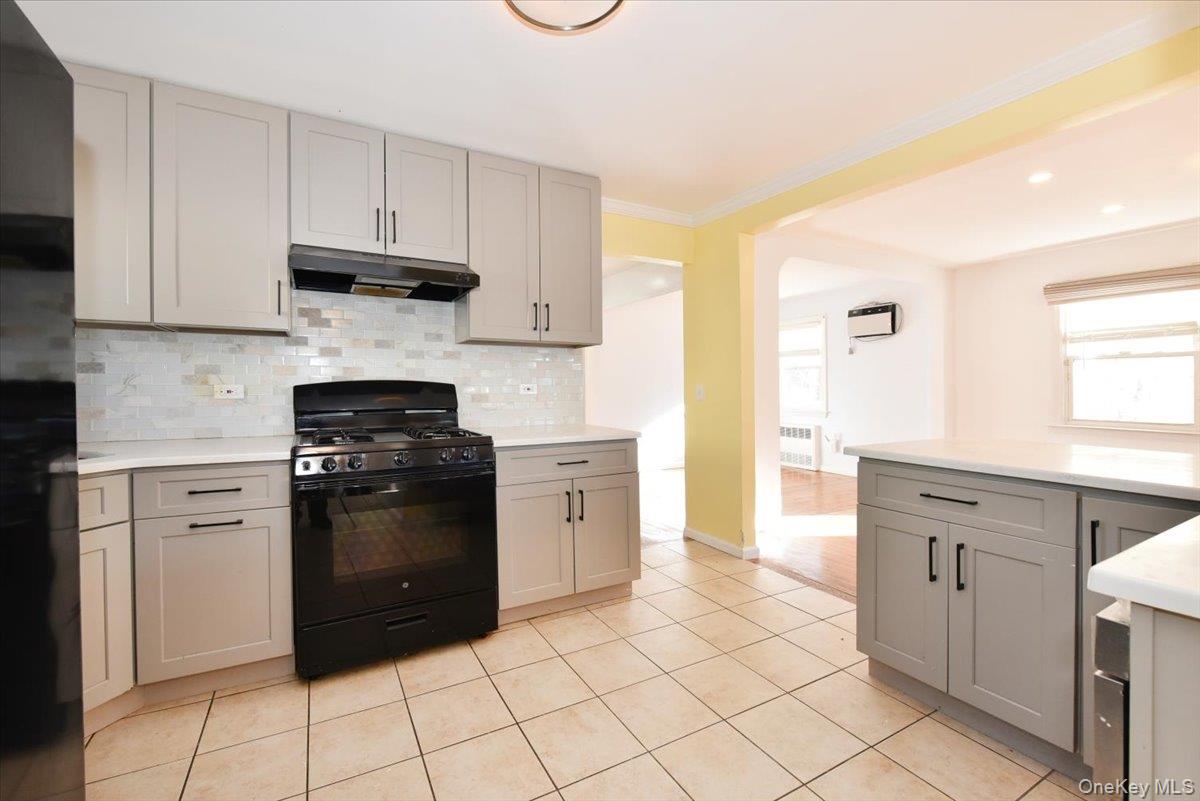 233 Meyer Avenue, Valley Stream, NY 11580