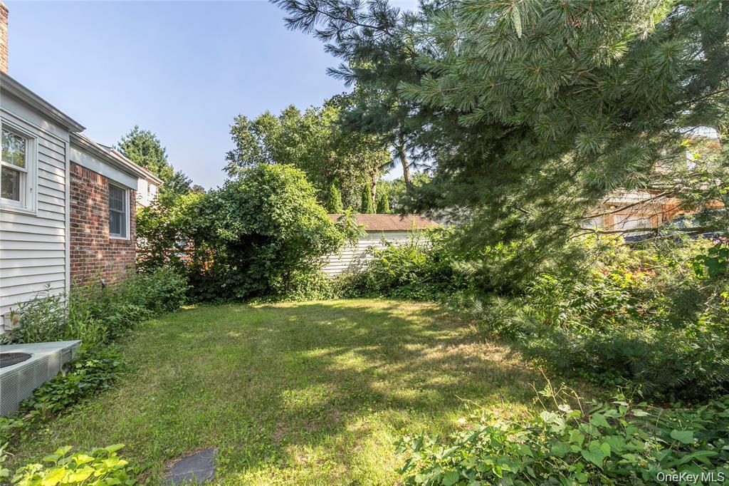 6 Grady Court, Great Neck, NY 11023