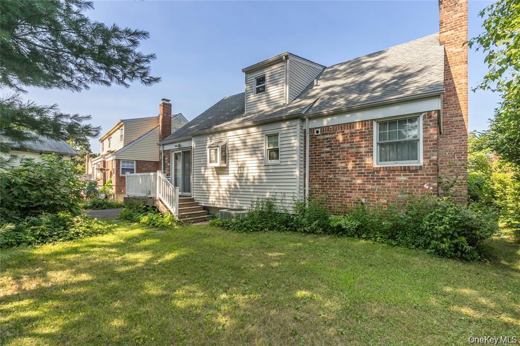 6 Grady Court, Great Neck, NY 11023