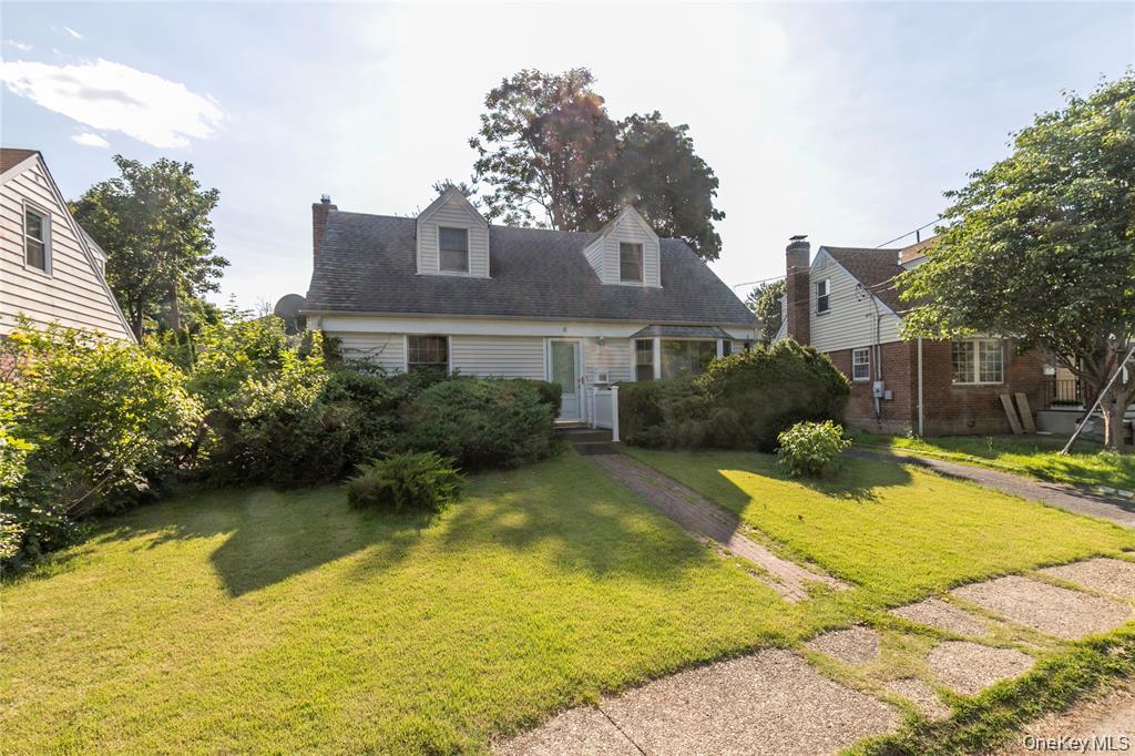6 Grady Court, Great Neck, NY 11023