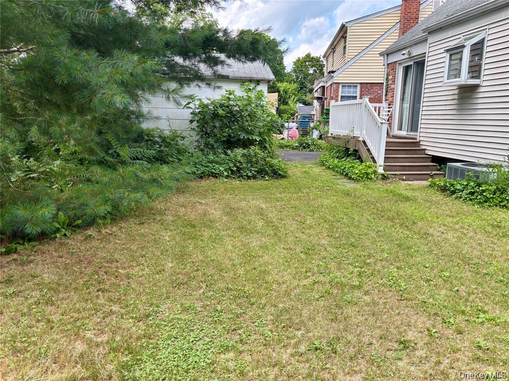 6 Grady Court, Great Neck, NY 11023