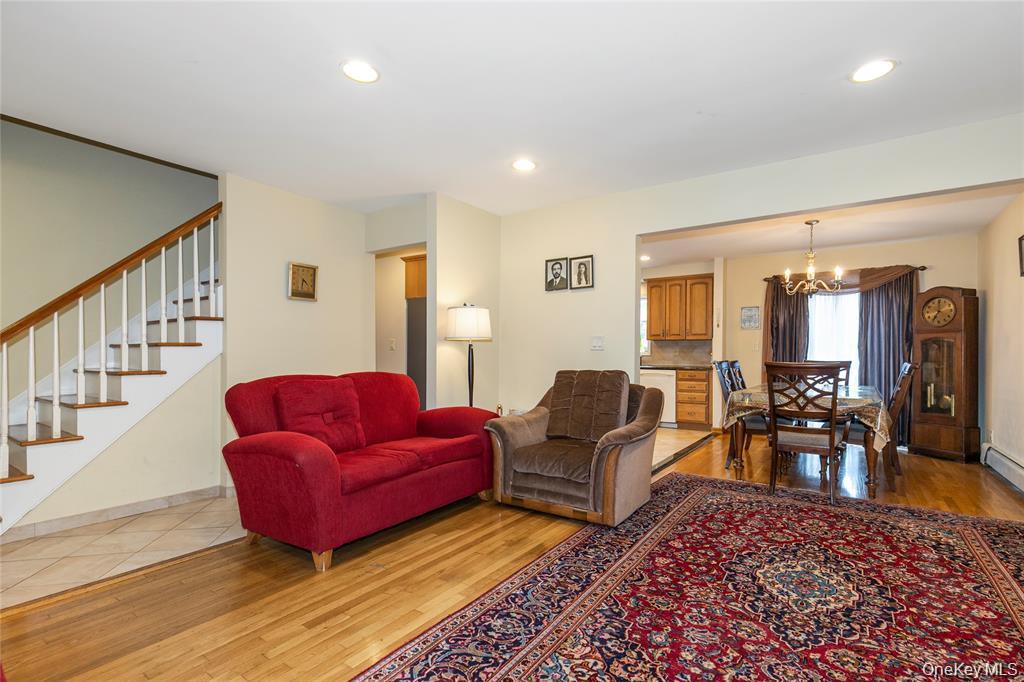 6 Grady Court, Great Neck, NY 11023