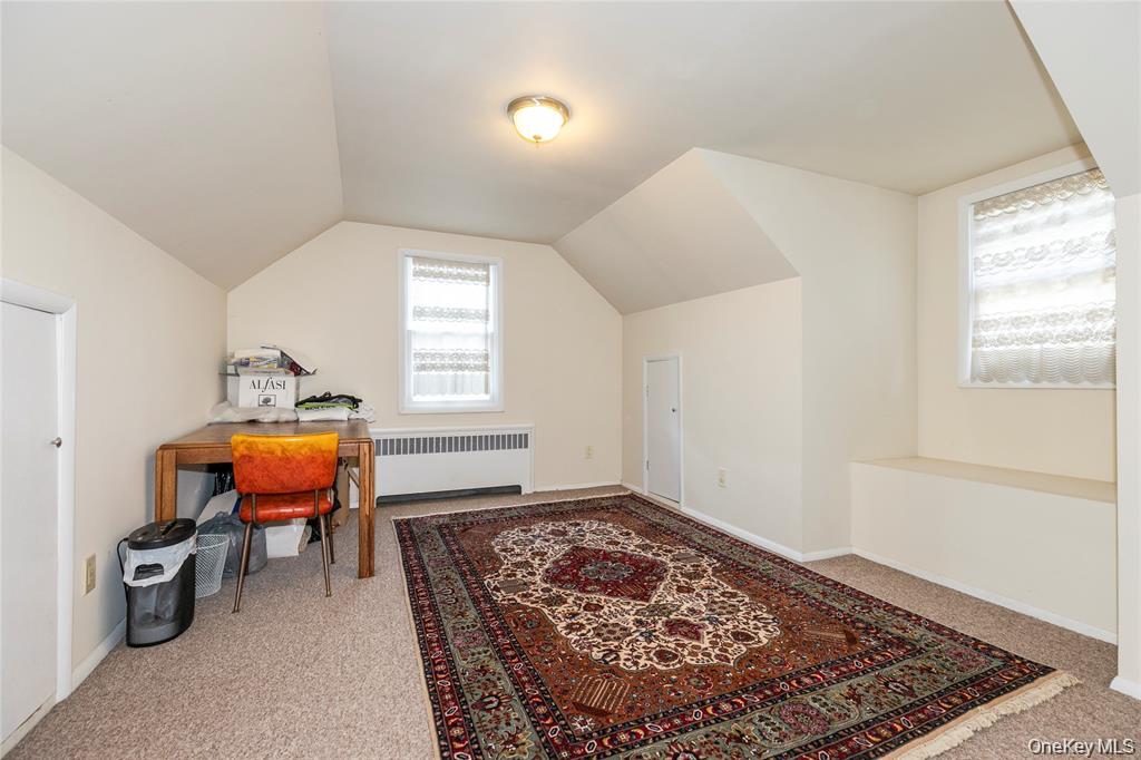 6 Grady Court, Great Neck, NY 11023