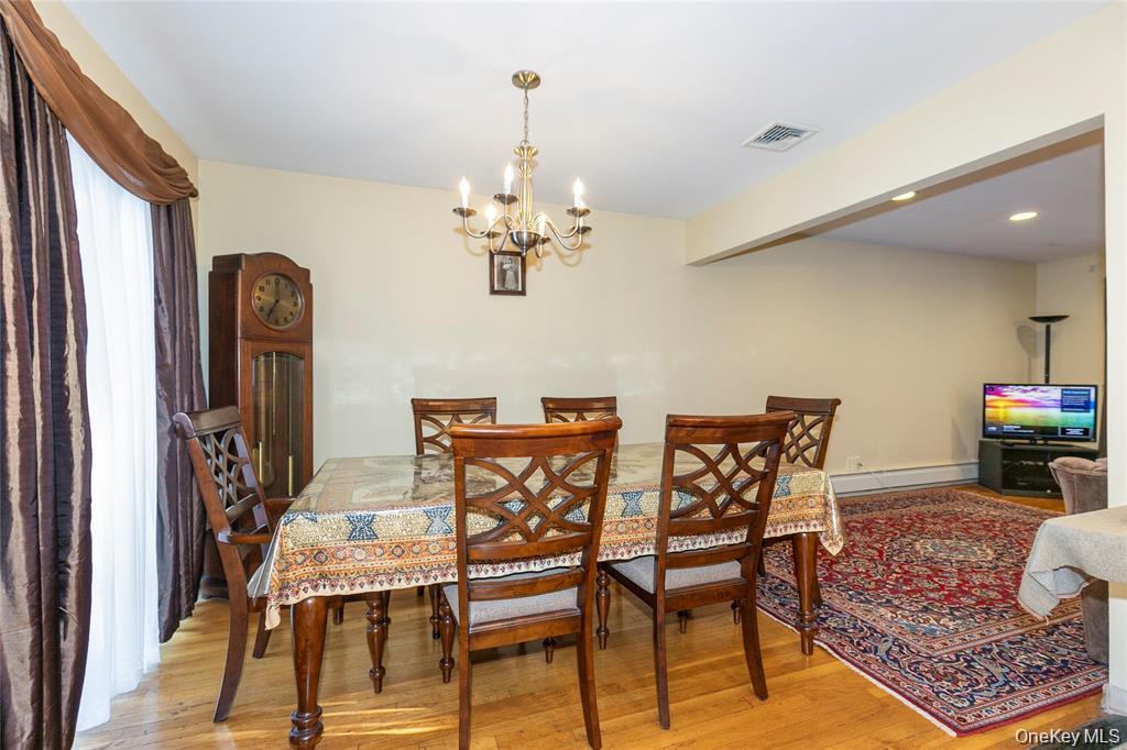 6 Grady Court, Great Neck, NY 11023