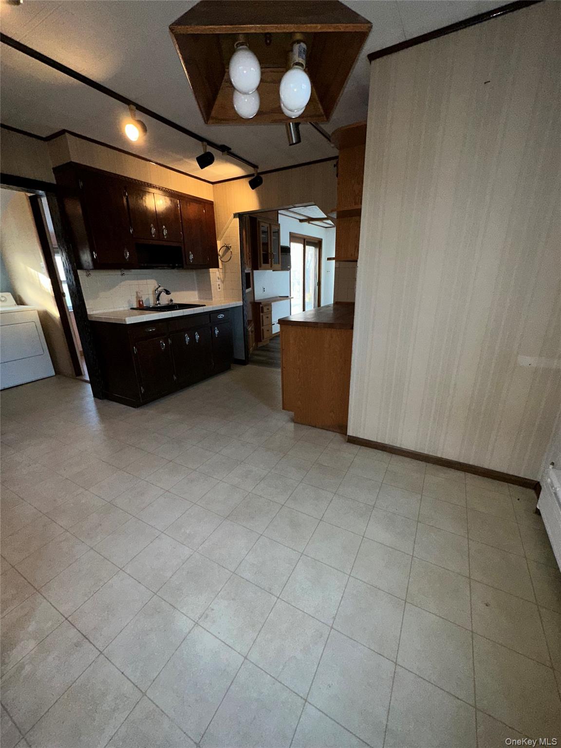 460 Bayview Avenue S # 1st Fl, Freeport, NY 11520