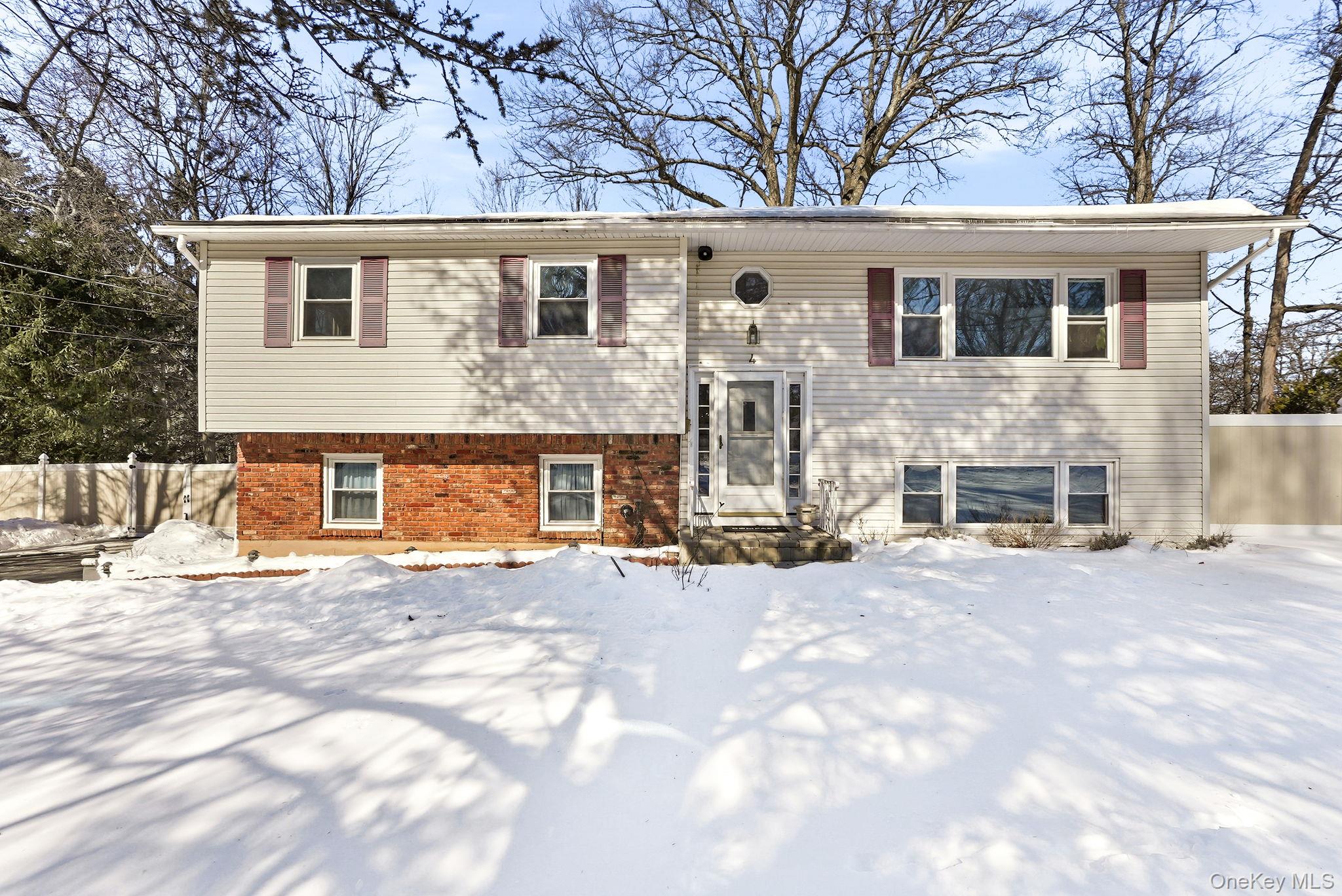 4 Laura Drive, Airmont, NY 10952