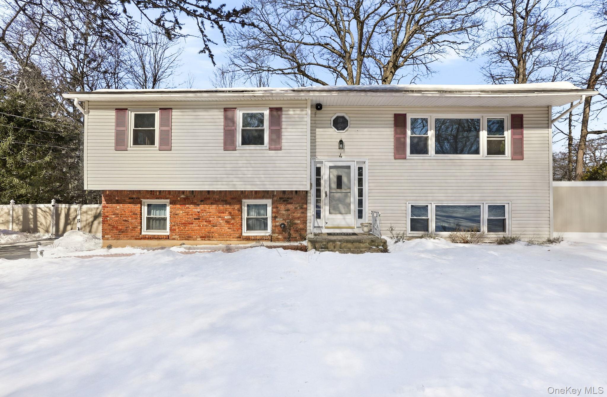 4 Laura Drive, Airmont, NY 10952