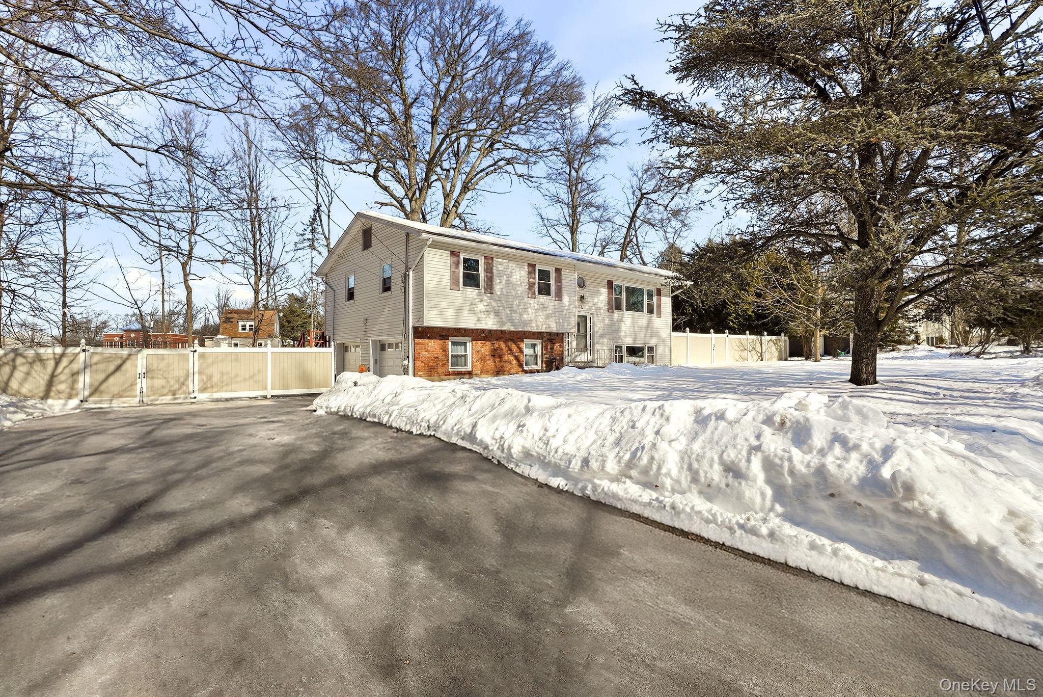 4 Laura Drive, Airmont, NY 10952