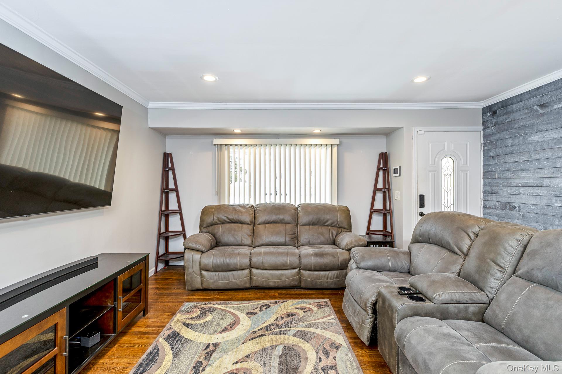 2700 Falcon Avenue, Medford, NY 11763