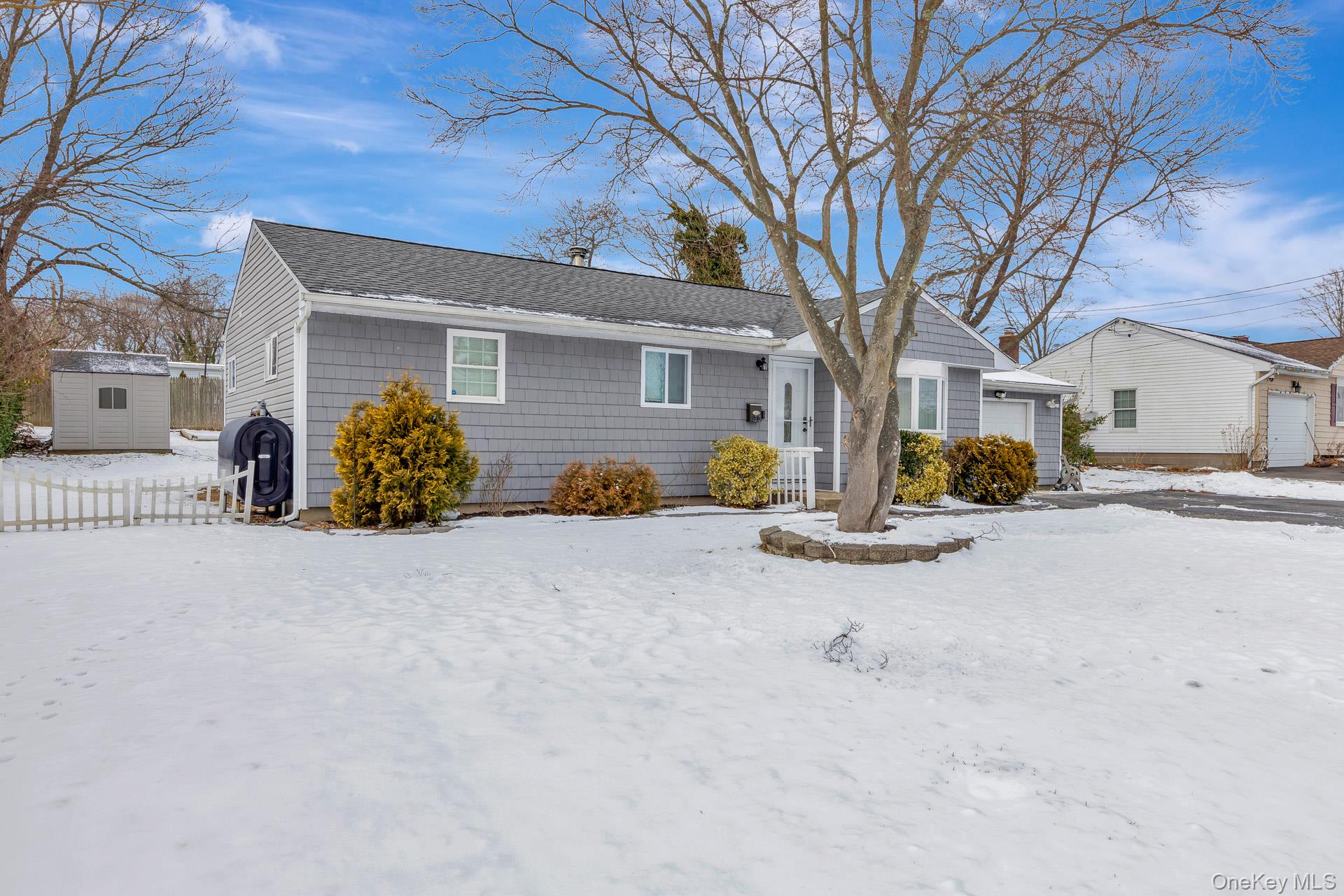 2700 Falcon Avenue, Medford, NY 11763