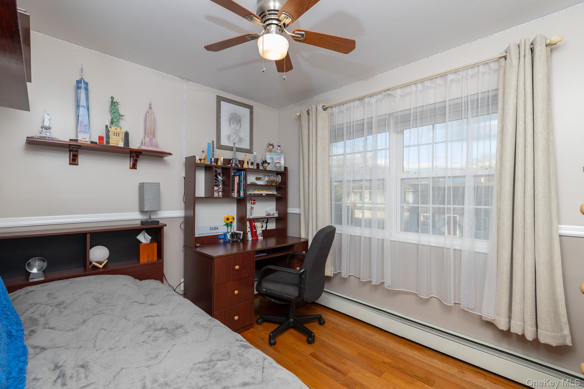 25 Fordham Place, Bay Shore, NY 11706