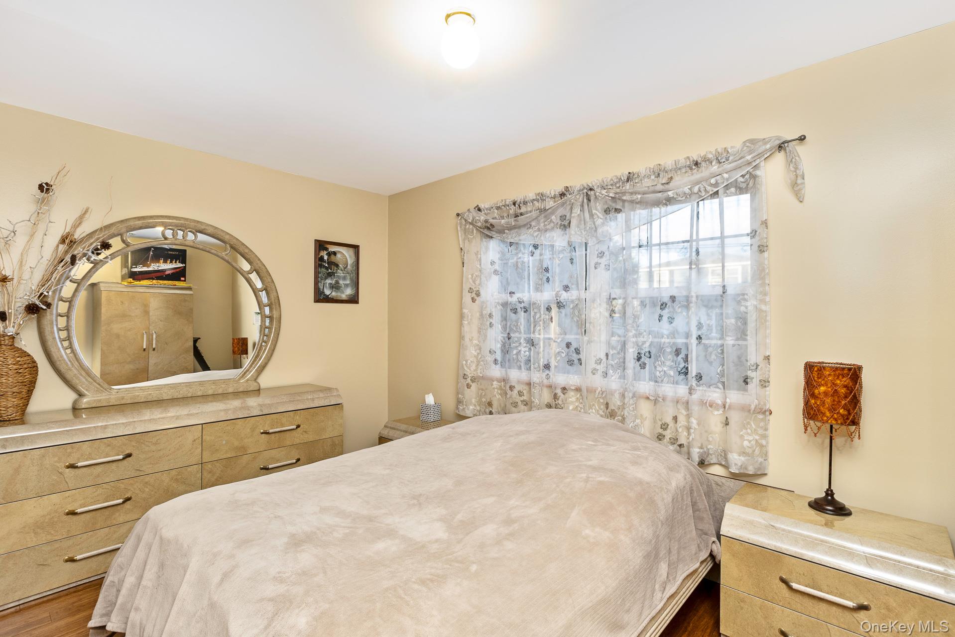 25 Fordham Place, Bay Shore, NY 11706