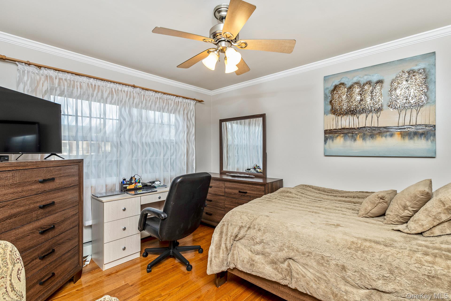 25 Fordham Place, Bay Shore, NY 11706