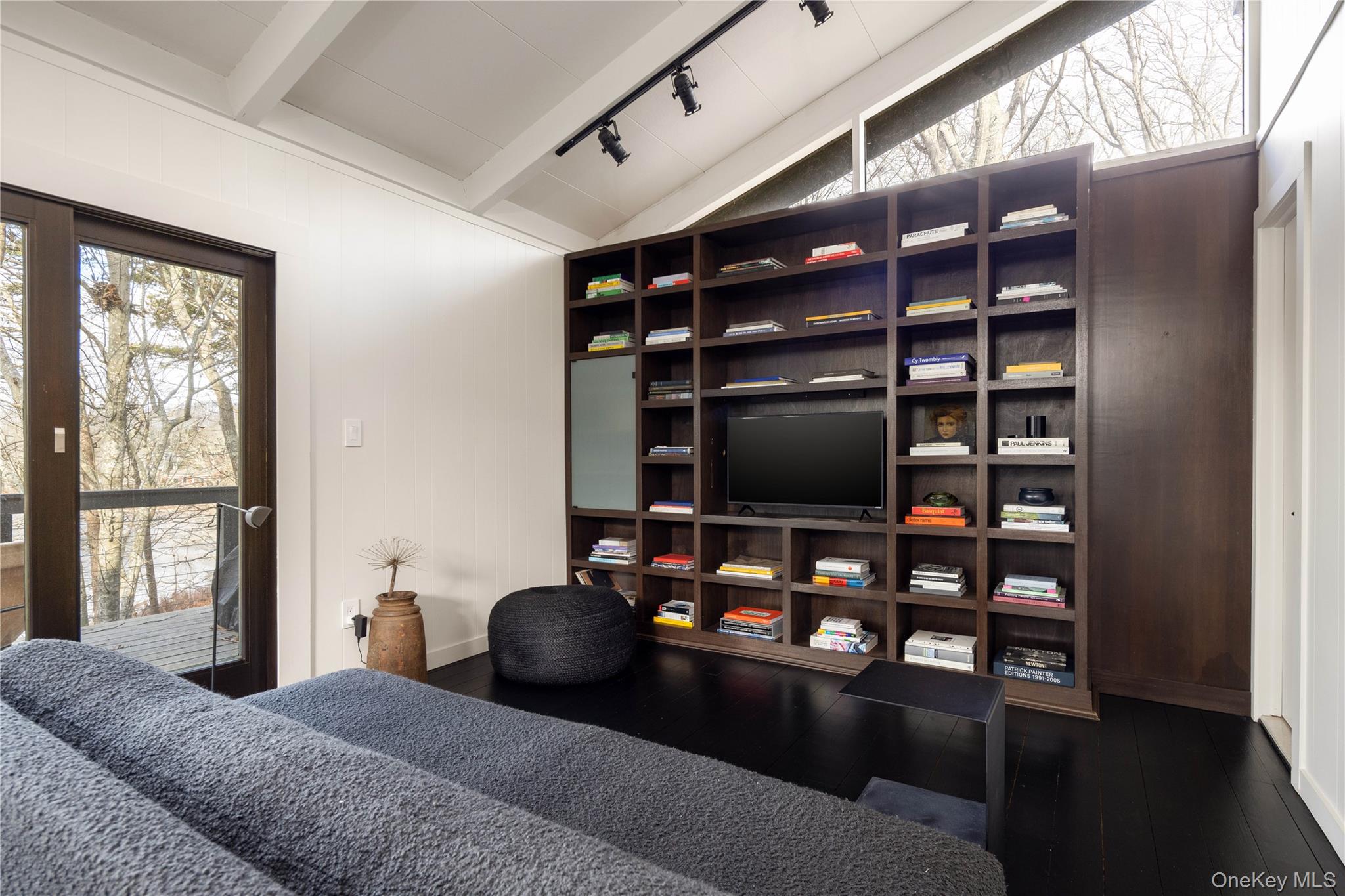 15 Lake View Court, Southampton, NY 11968