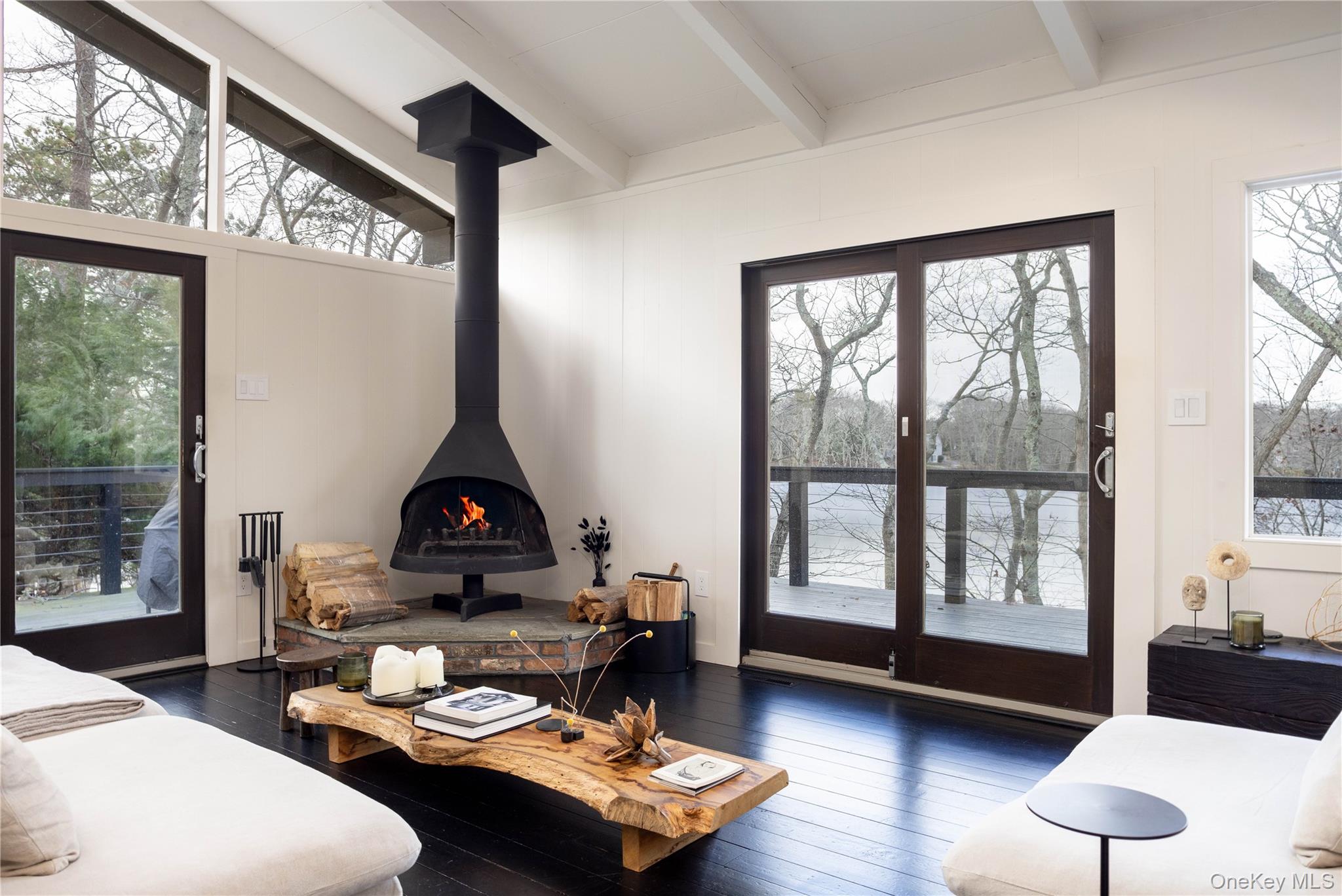 15 Lake View Court, Southampton, NY 11968