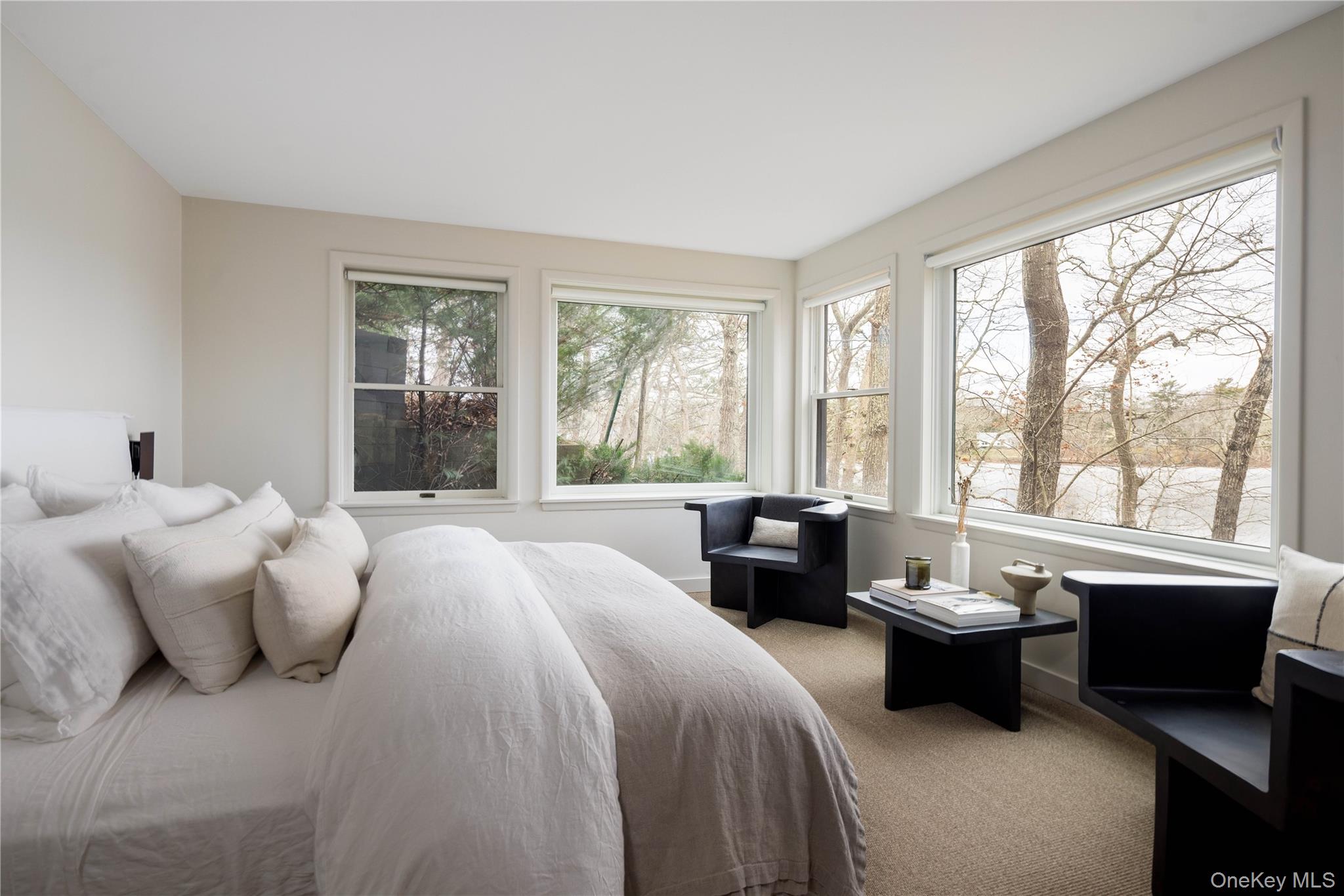 15 Lake View Court, Southampton, NY 11968